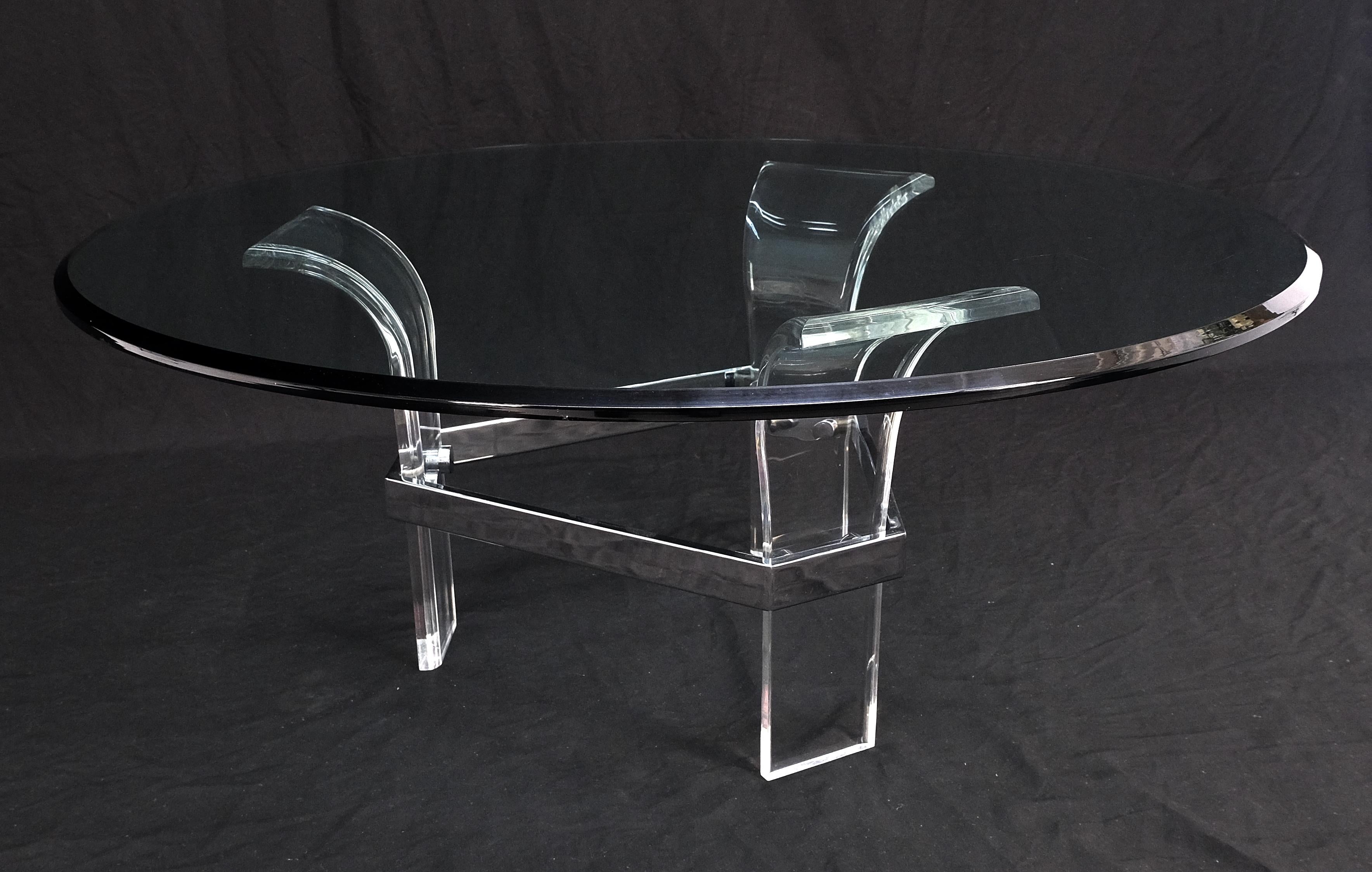 20ième siècle Table basse ronde à plateau en verre et base en Lucite, Mid Century Modern MINT ! en vente
