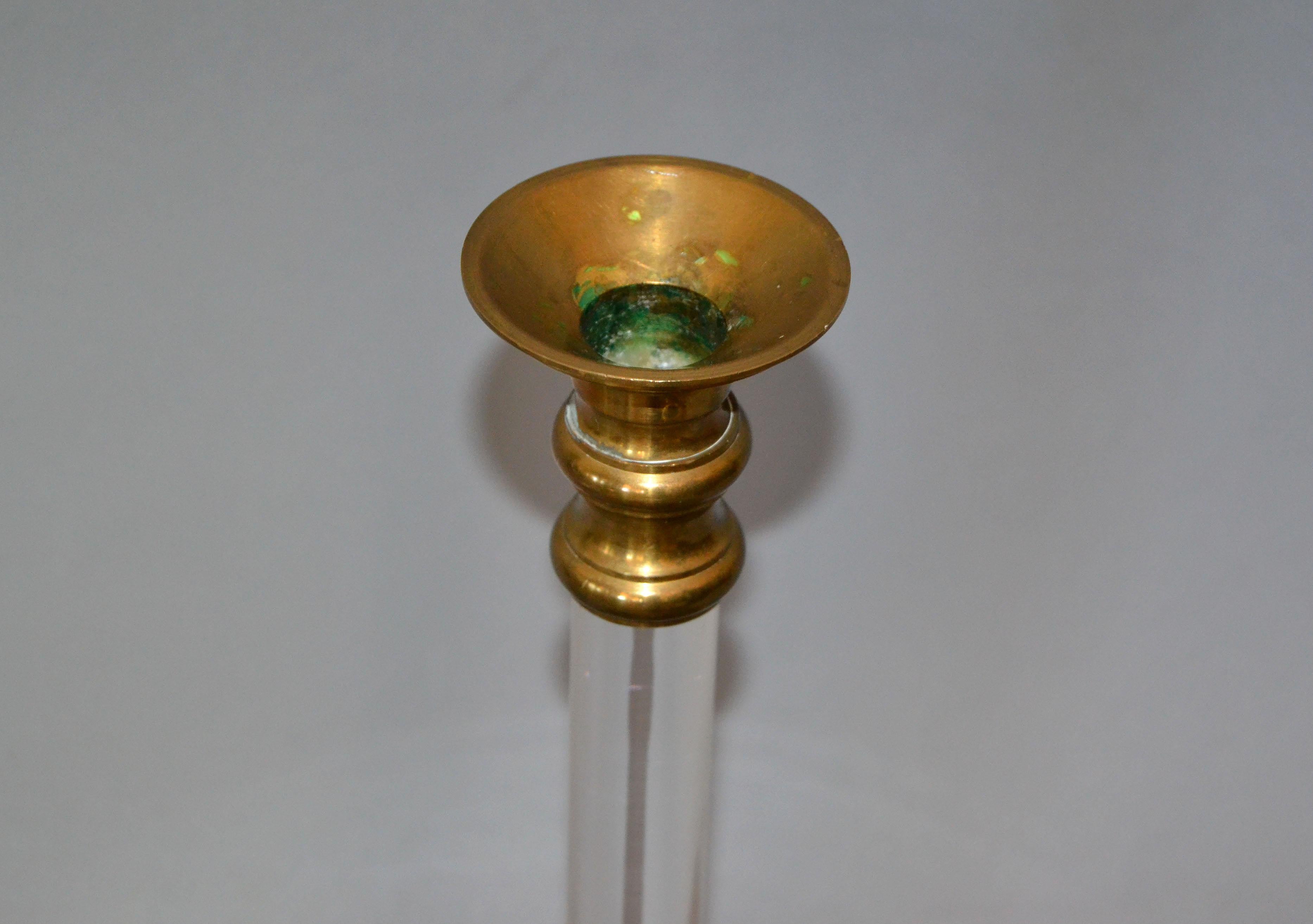 Portacandele o candelabri in lucite e ottone, set di 3 In condizioni buone in vendita a Miami, FL