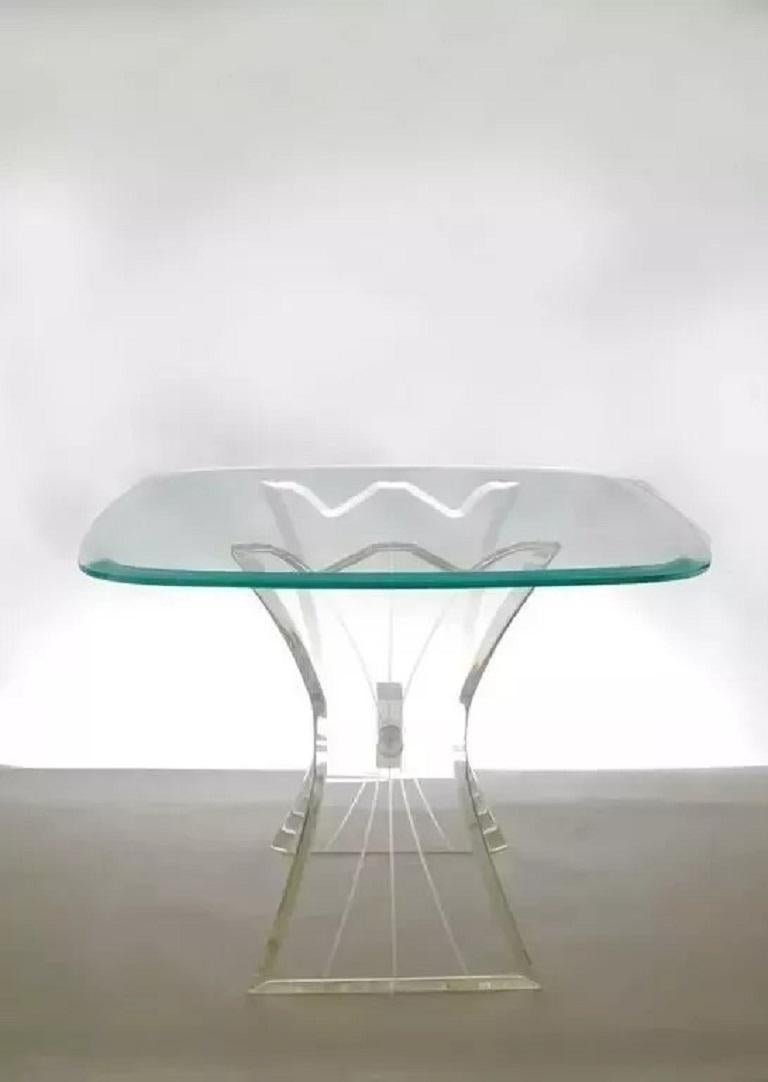 Verre Table d'appoint moderne du milieu du siècle dernier en lucite avec plateau en verre papillon d'après Lion in Frost en vente