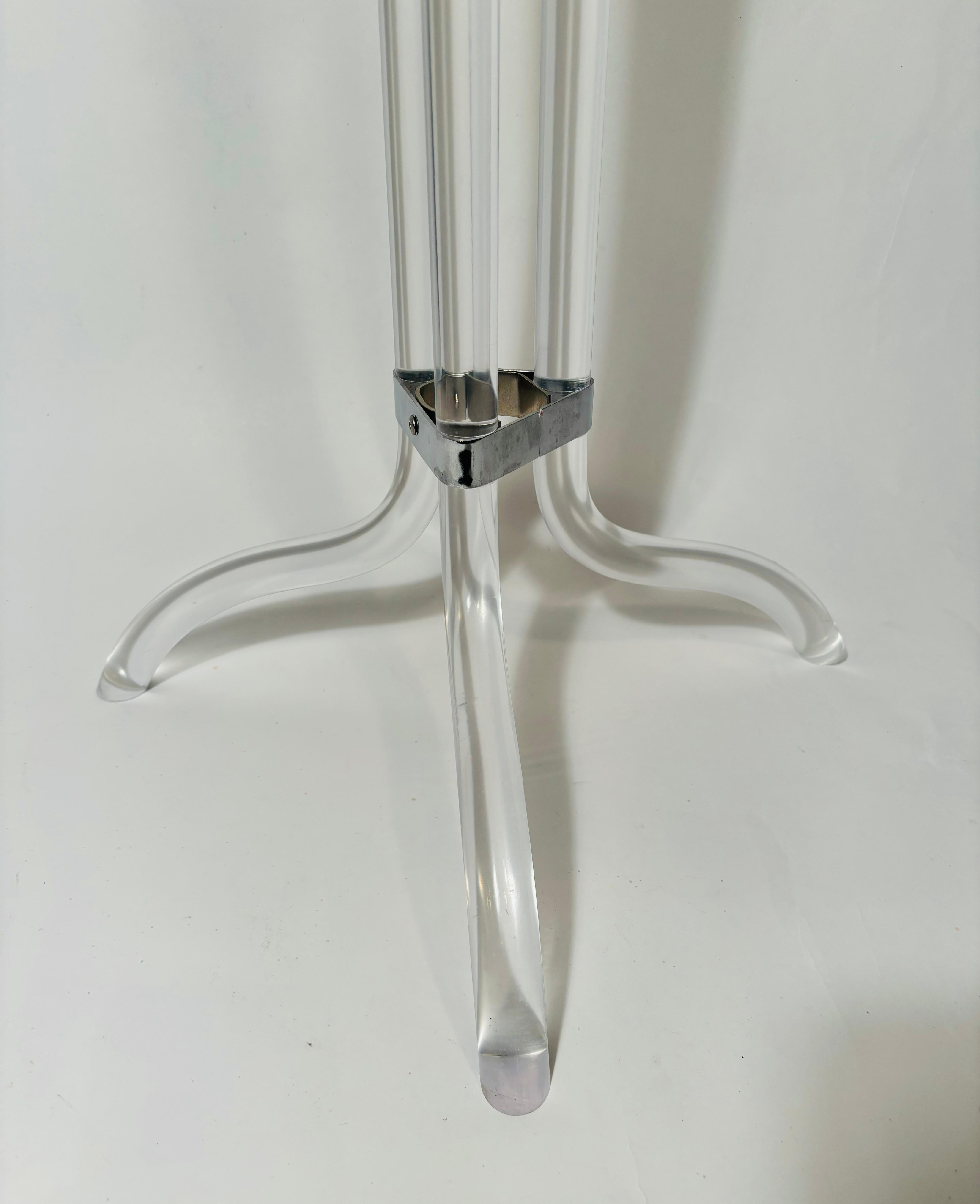 A fun and practical piece for your home. This versatile stand is perfect for wine, champagne and a variety of beverages to be chilled. And it looks pretty all by itself with its clean and clear outlines. In very good vintage condition and yes the