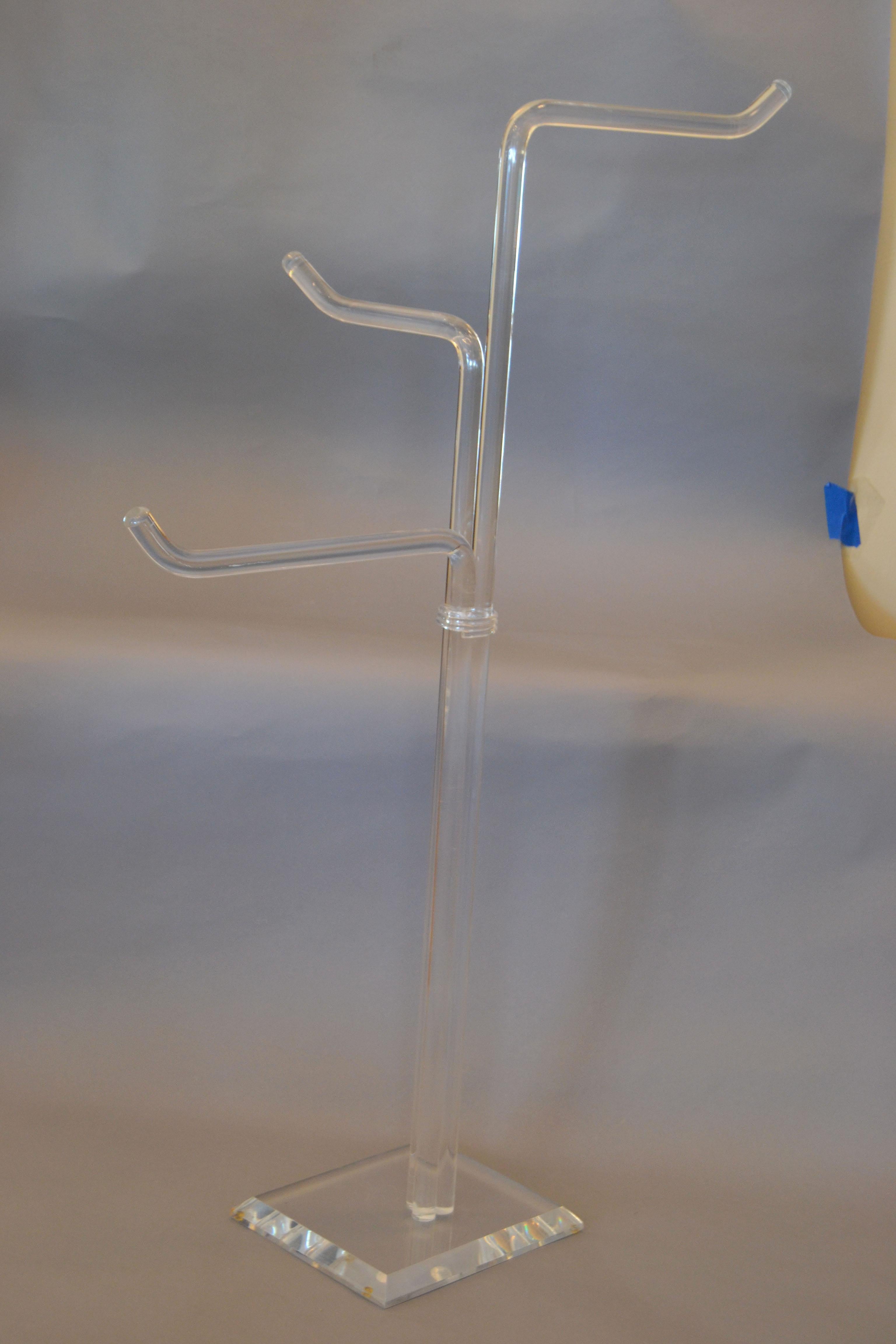 Mid-Century Modern Lucite Coat Rack Stand Clothes Tree Stand Lucite Sculpture In Good Condition For Sale In Miami, FL