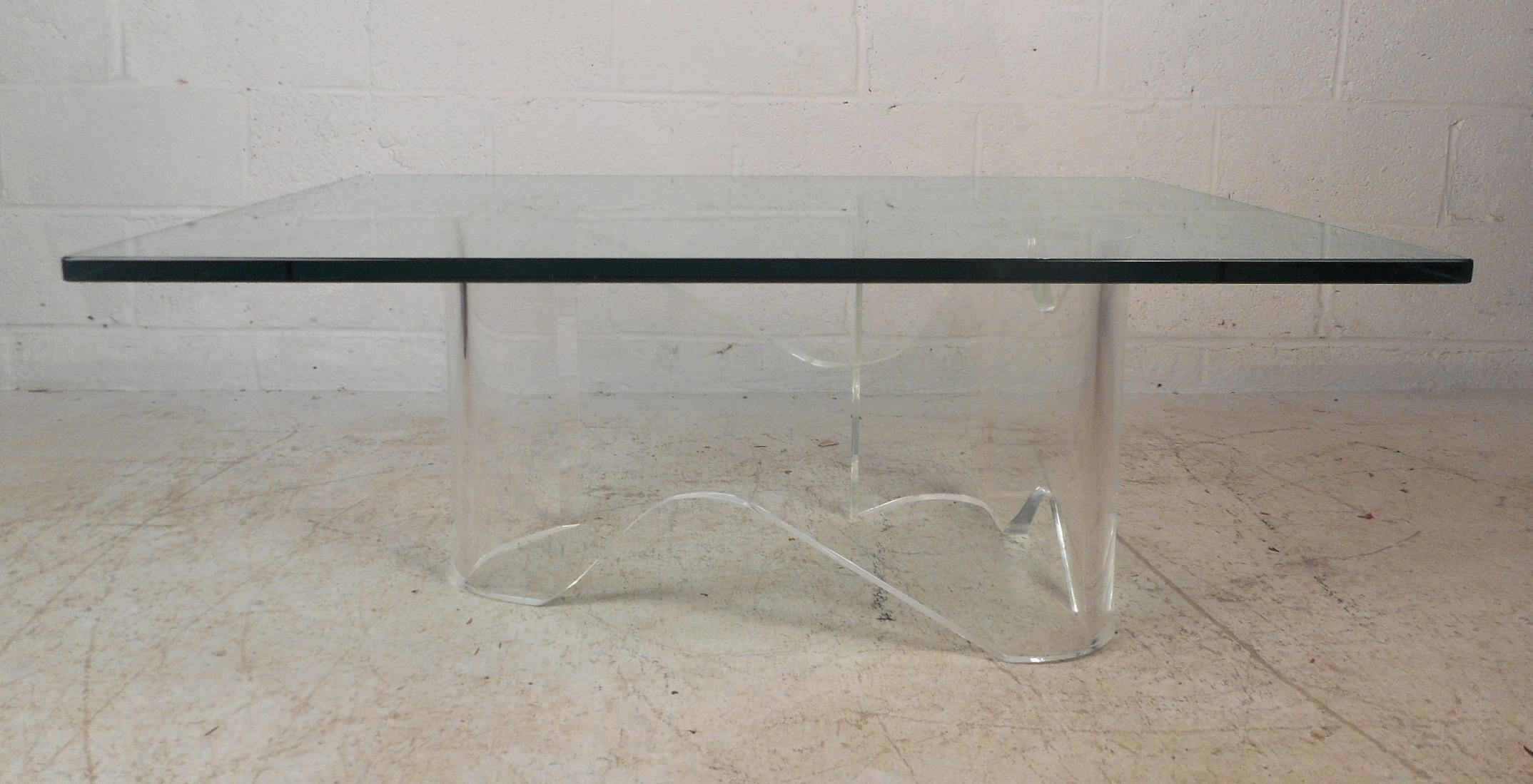 Mid-Century Modern Lucite Coffee Table with a Glass Top In Good Condition For Sale In Brooklyn, NY