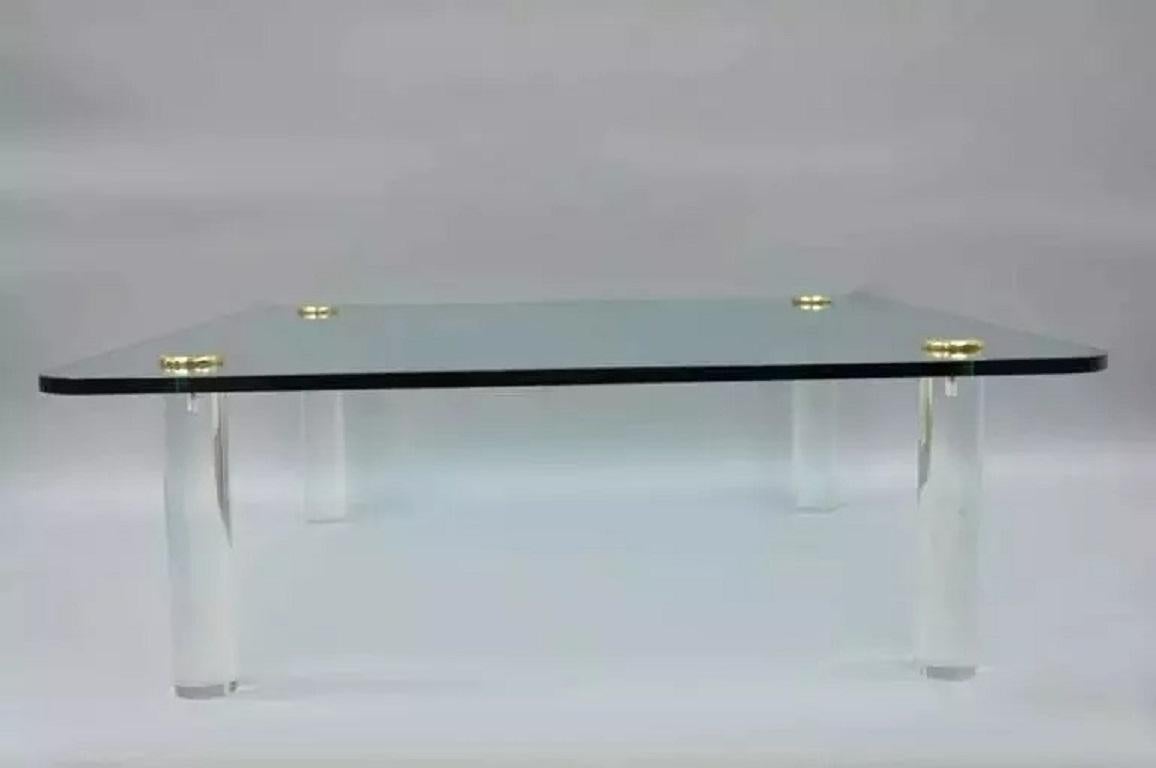 Mid Century Modern Lucite Cylinder Leg Brass Glass Coffee Cocktail Table von Pace im Angebot 3