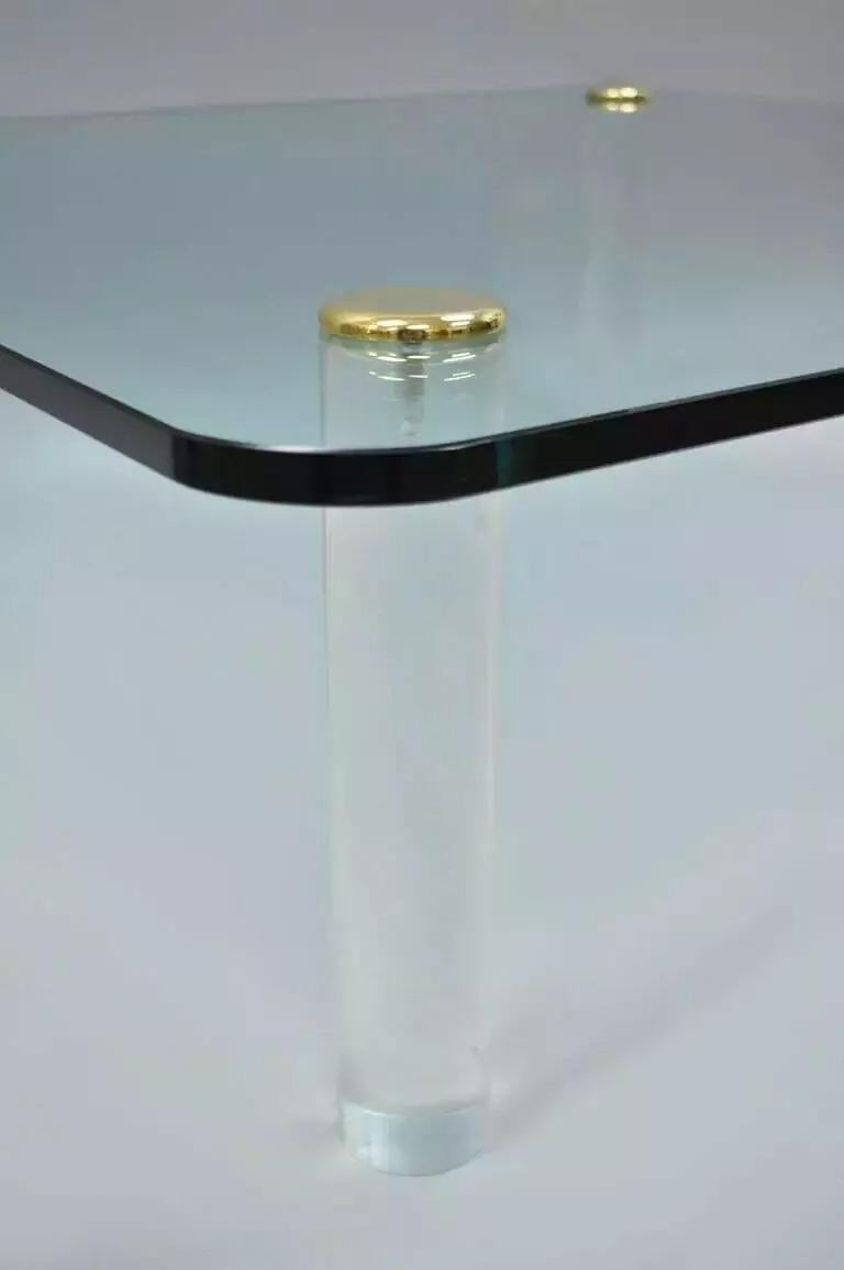 Mid Century Modern Lucite Cylinder Leg Brass Glass Coffee Cocktail Table von Pace (Moderne der Mitte des Jahrhunderts) im Angebot