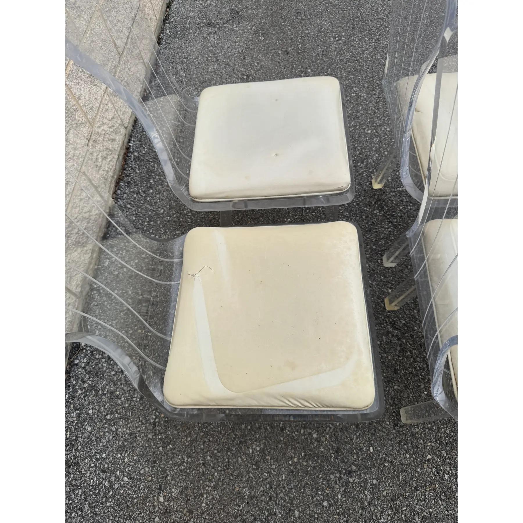 Sedie da pranzo in lucite moderne del metà del secolo con sedute imbottite - Set di 4 in vendita 3