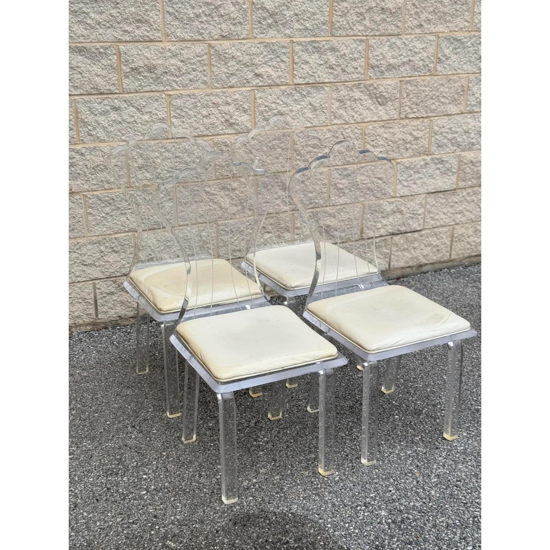 Postmoderno Sedie da pranzo in lucite moderne del metà del secolo con sedute imbottite - Set di 4 in vendita