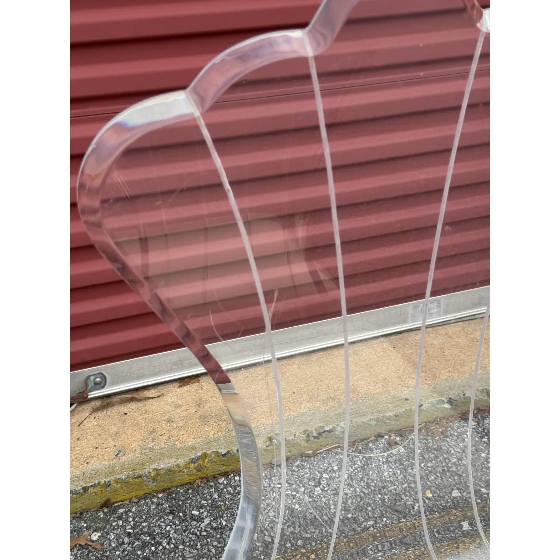 Sedie da pranzo in lucite moderne del metà del secolo con sedute imbottite - Set di 4 in vendita 1
