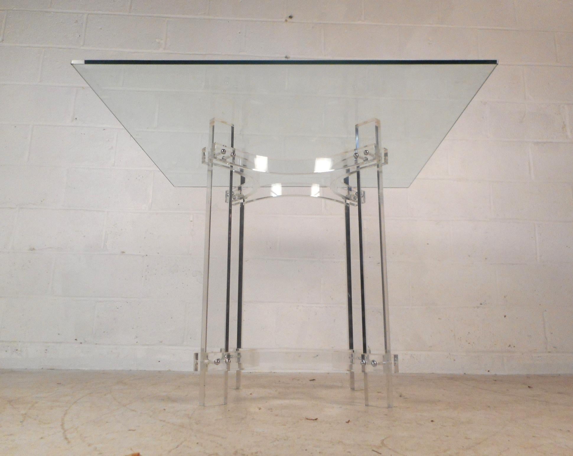 Mid-Century Modern Lucite Dining Set In Good Condition In Brooklyn, NY
