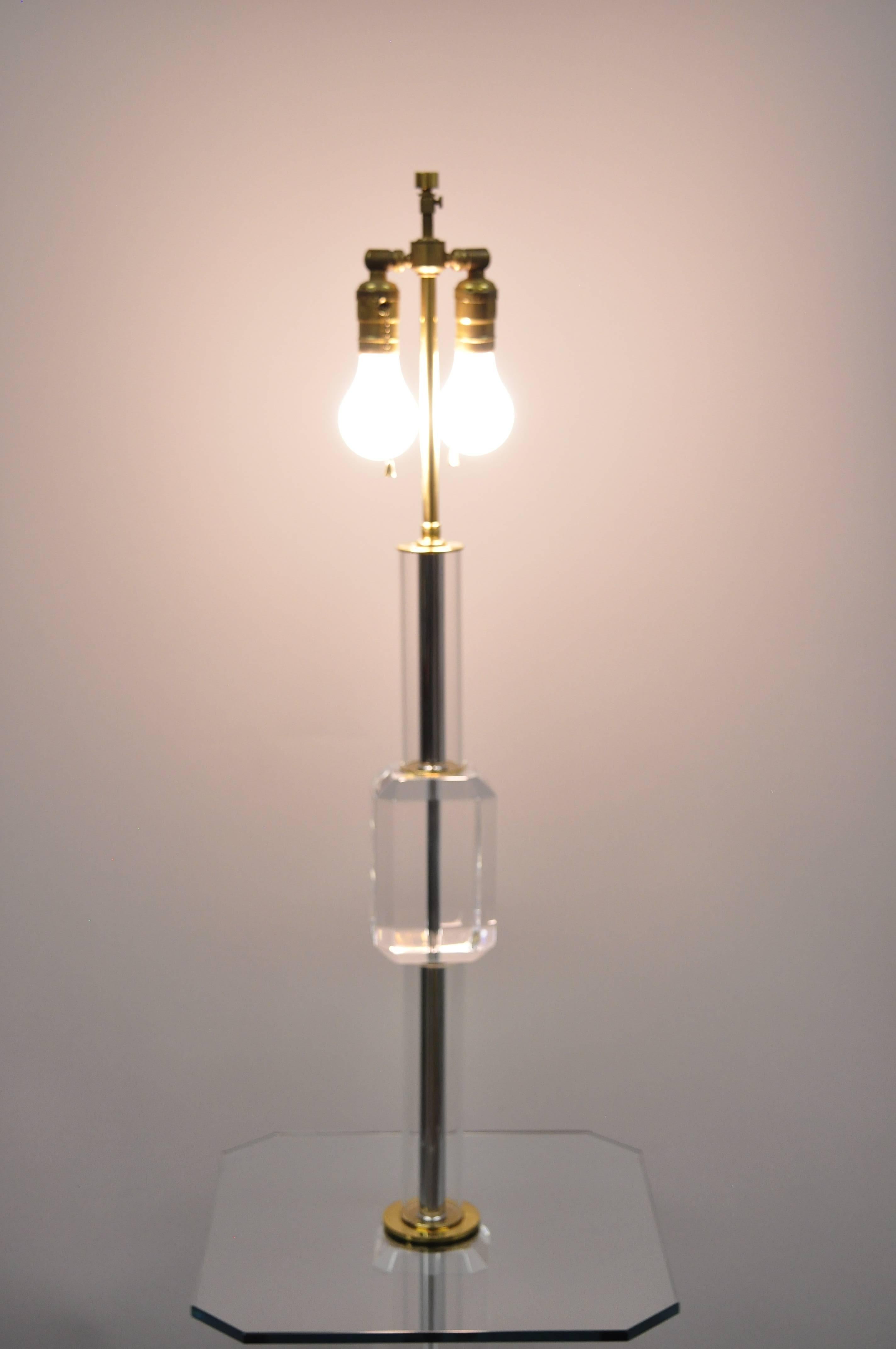 Vintage brass, Lucite and glass Mid-Century Modern table floor lamp in the Karl Springer style. Item is in remarkable vintage condition and is basically flawless. Lamp features adjustable finial, double light socket, glass top, chrome central shaft,