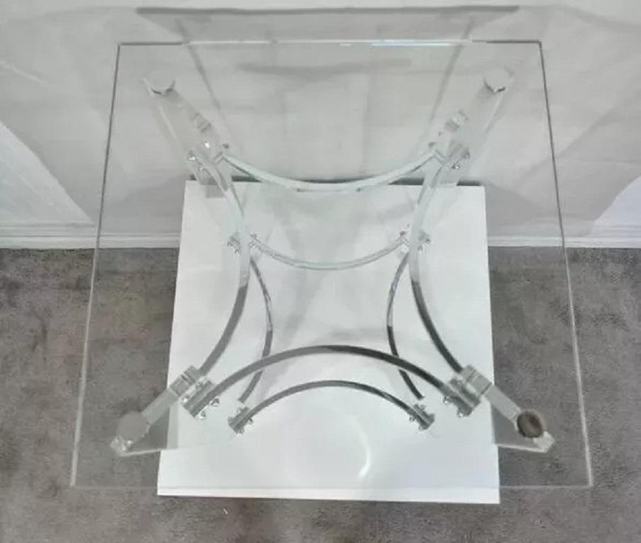 Inconnu Table d'appoint carrée moderne du milieu du siècle dernier en lucite et verre d'après Charles Hollis Jones en vente