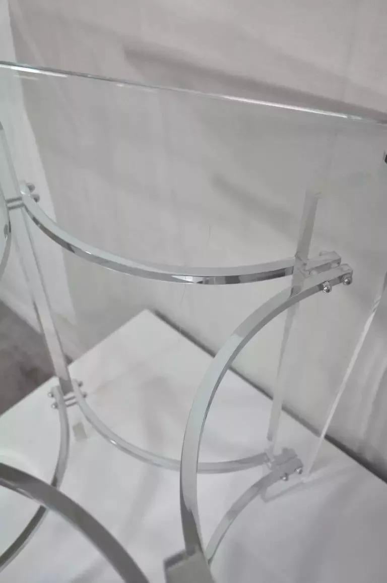 Table d'appoint carrée moderne du milieu du siècle dernier en lucite et verre d'après Charles Hollis Jones Bon état - En vente à Philadelphia, PA