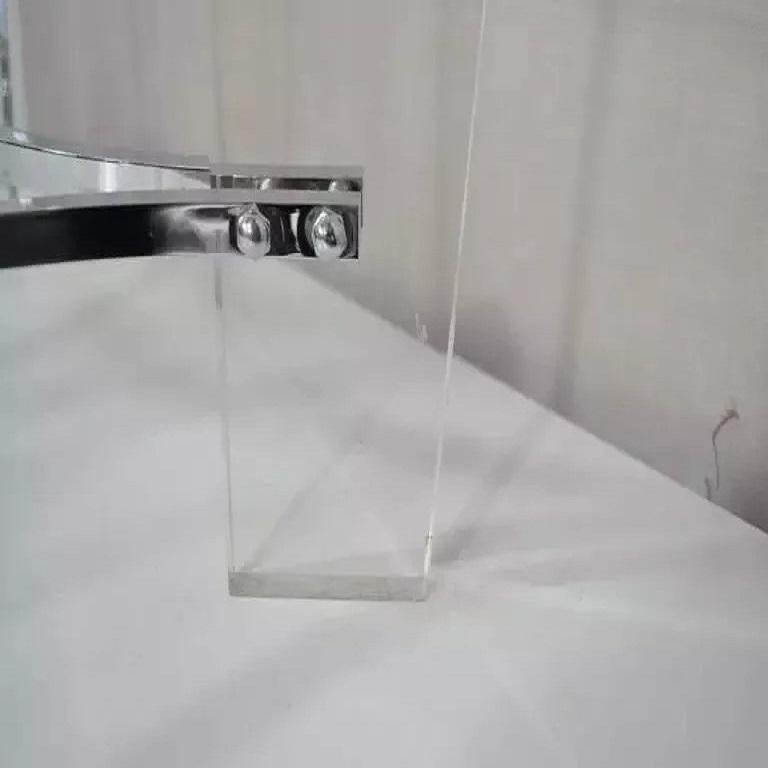 Table d'appoint carrée moderne du milieu du siècle dernier en lucite et verre d'après Charles Hollis Jones en vente 1
