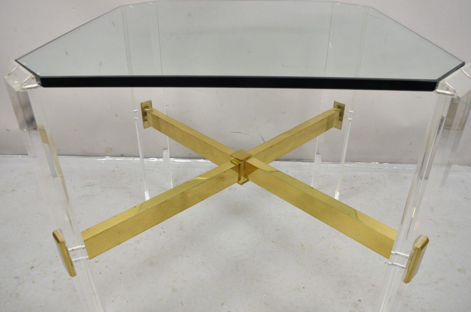 Mid Century Modern Lucite & Glass Top Occasional Side Table w Brass Stretcher In Good Condition For Sale In Philadelphia, PA