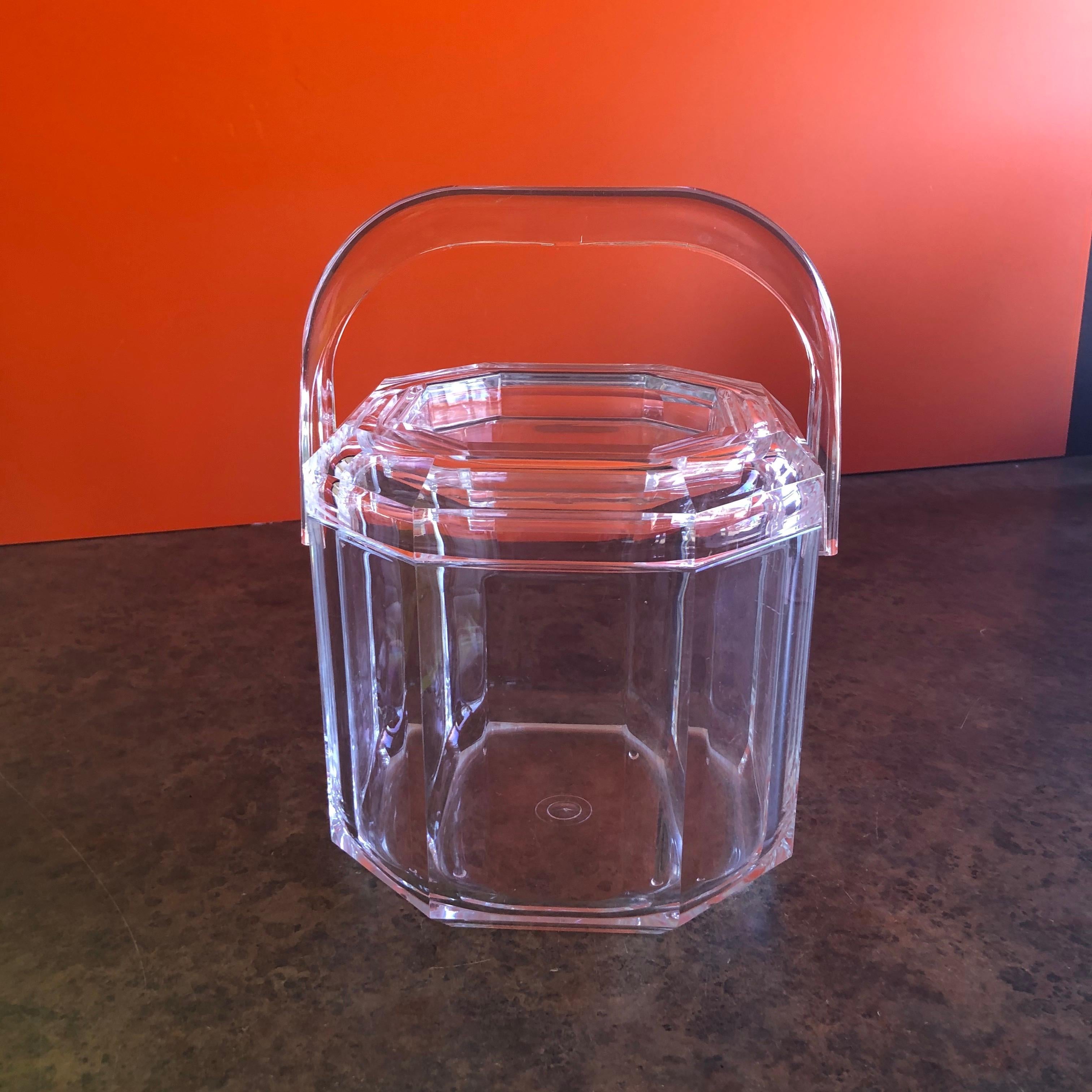 Mid-Century Modern Lucite ice bucket with handle, circa 1970s. Vintage stylish Italian design; a glamorous addition to your MCM bar!