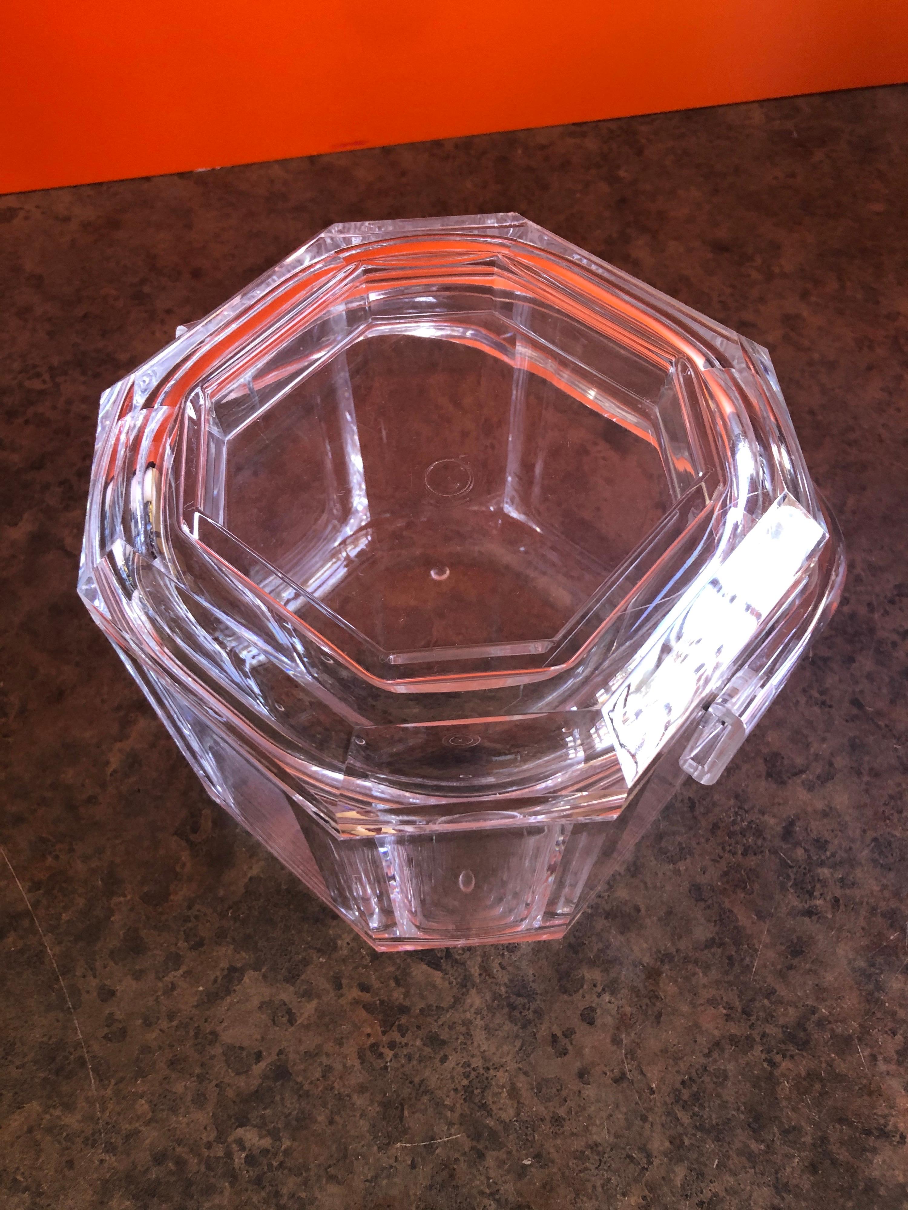North American Mid-Century Modern Lucite Ice Bucket with Handle For Sale