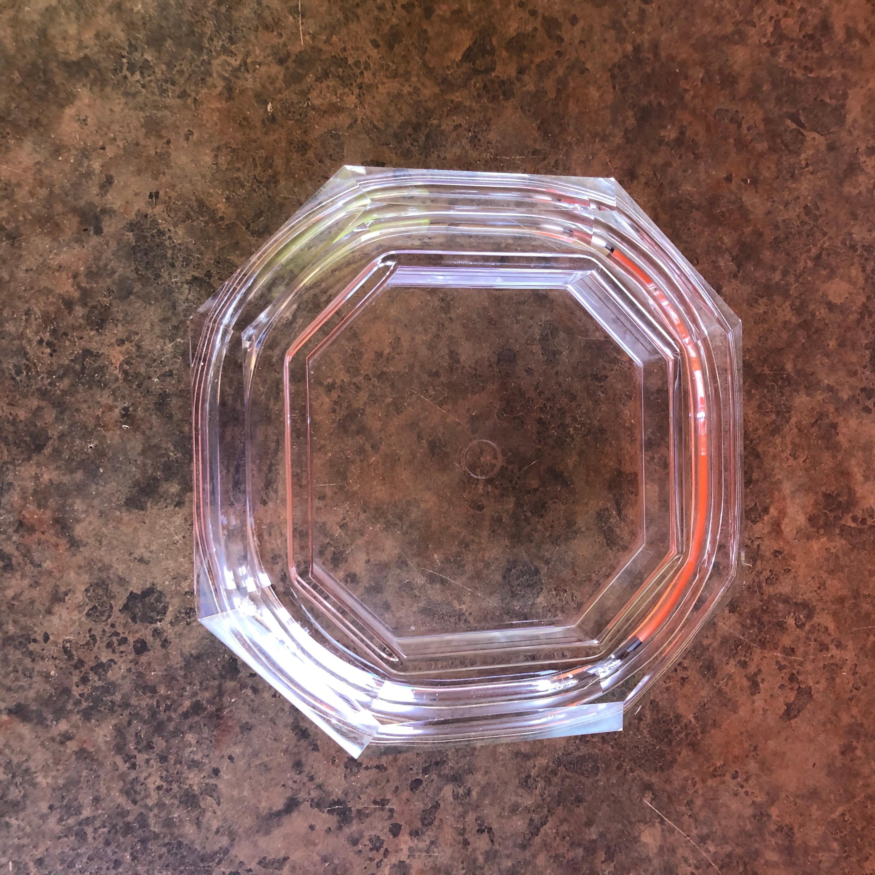 North American Mid-Century Modern Lucite Ice Bucket with Handle For Sale