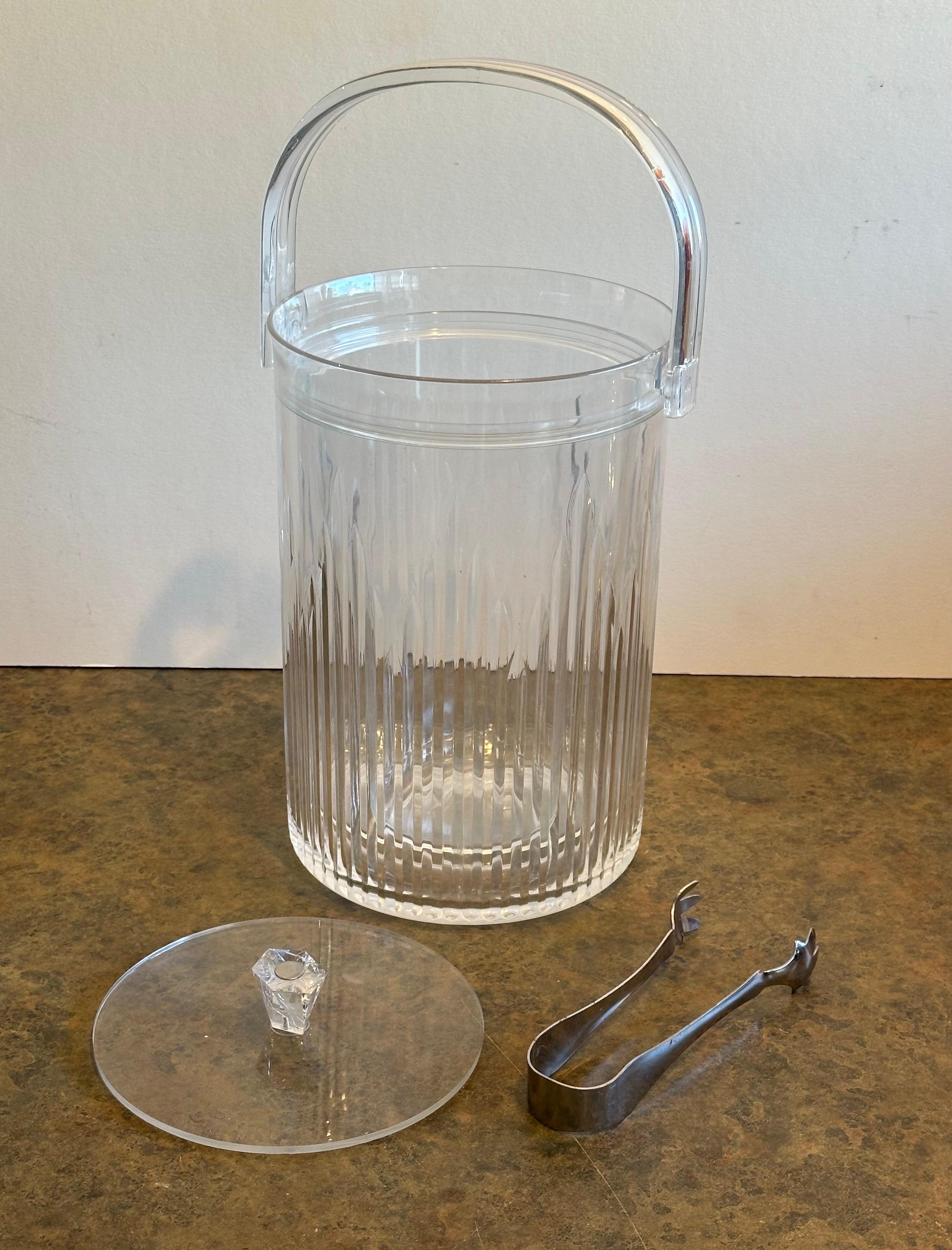 Moderner Lucite-Eiskübel aus der Mitte des Jahrhunderts mit Leinen und Zange (Moderne der Mitte des Jahrhunderts) im Angebot
