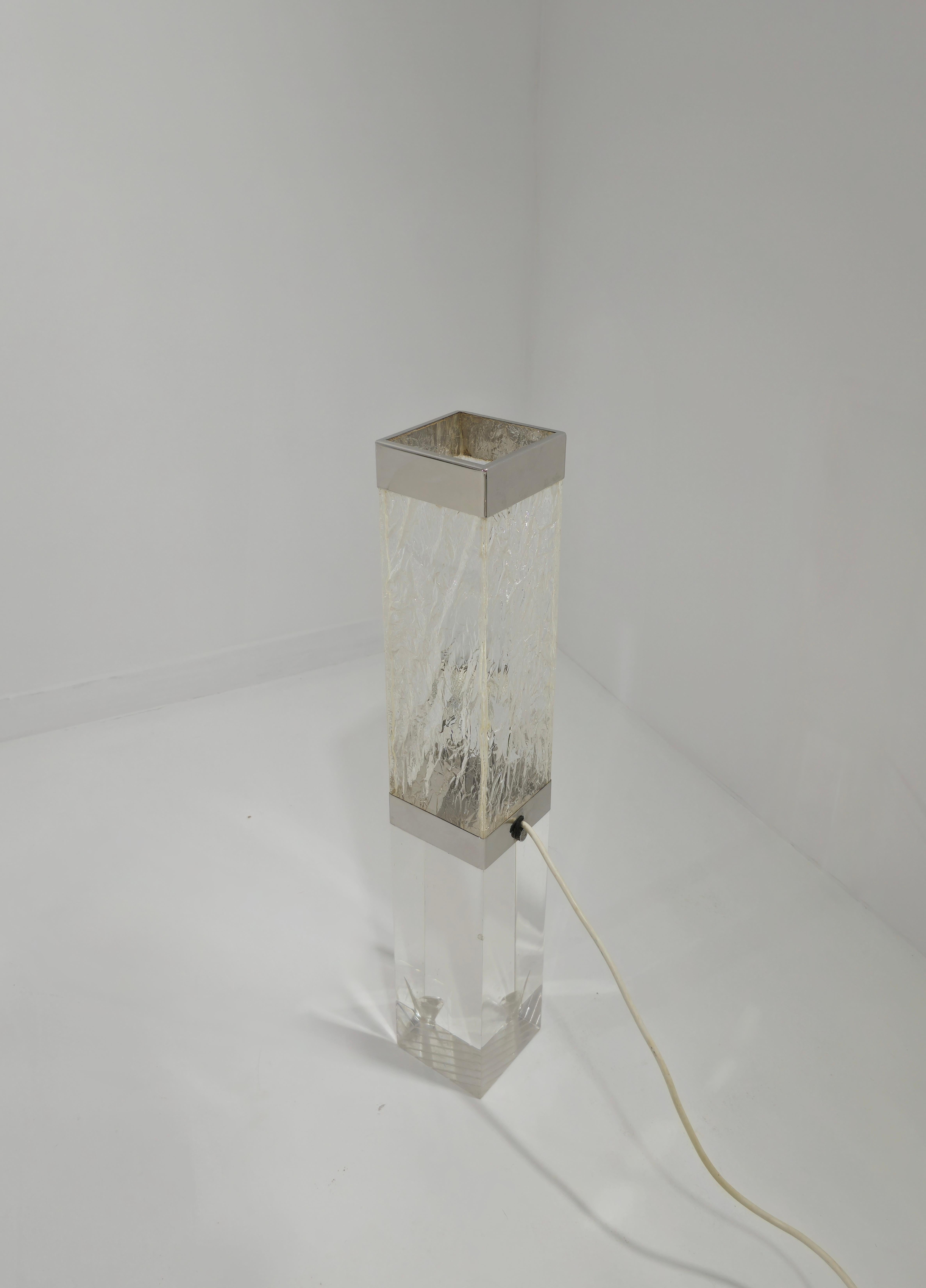 Mid-Century Modern Lucite Italian Table Lamp Design 1970s For Sale 5