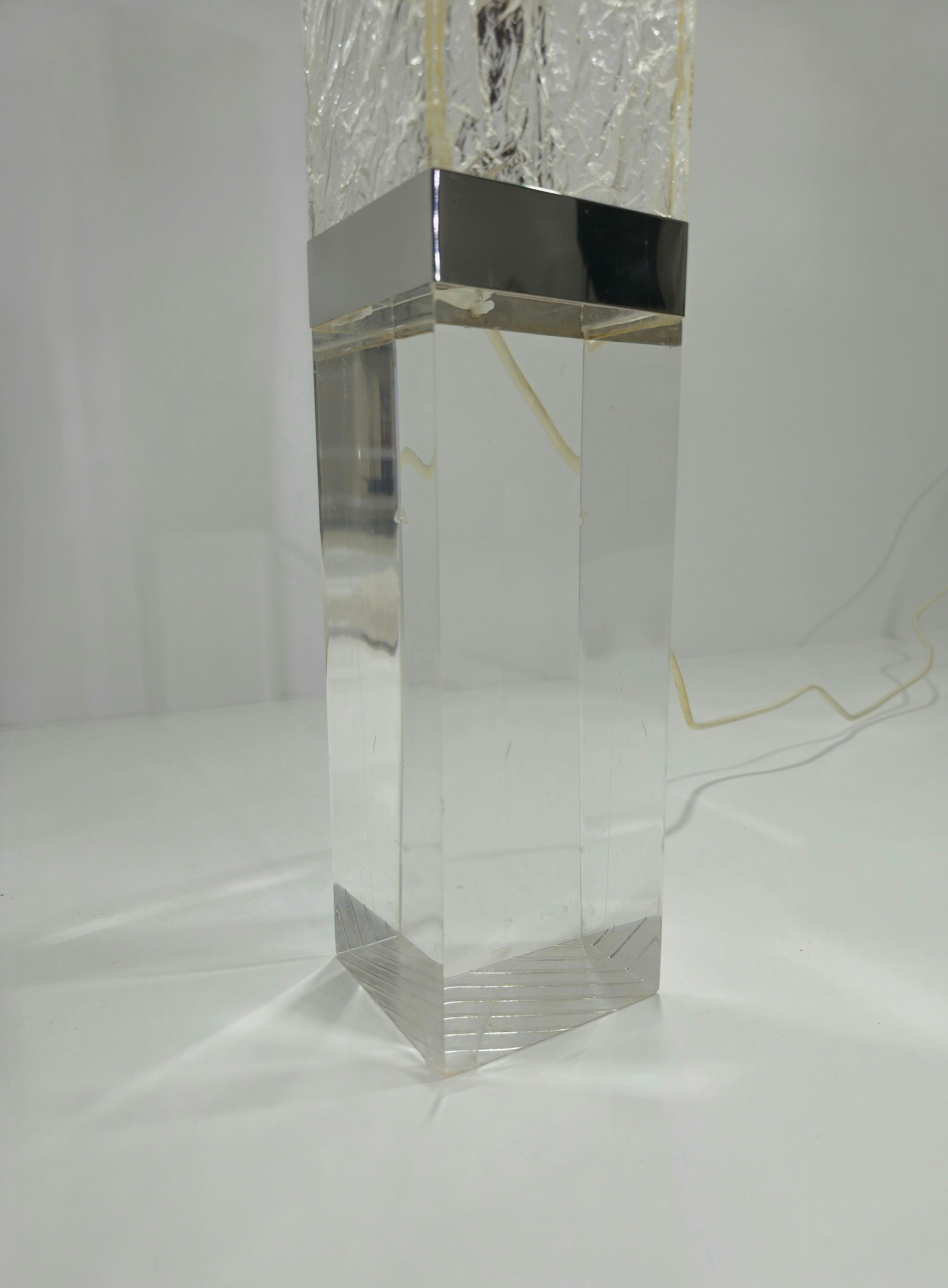Mid-Century Modern Lucite Italian Table Lamp Design 1970s For Sale 8