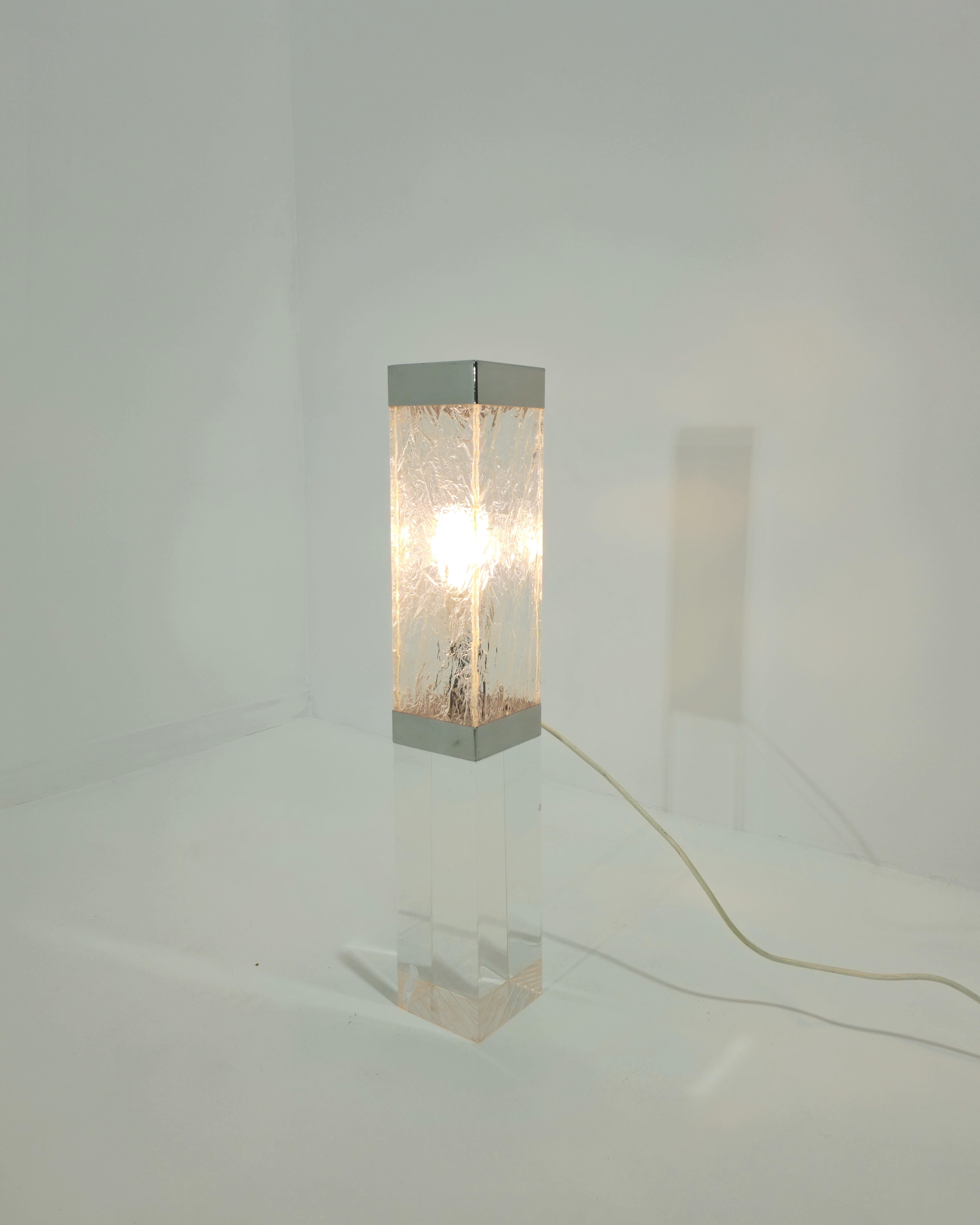 Mid-Century Modern Lucite Italian Table Lamp Design 1970s For Sale 9
