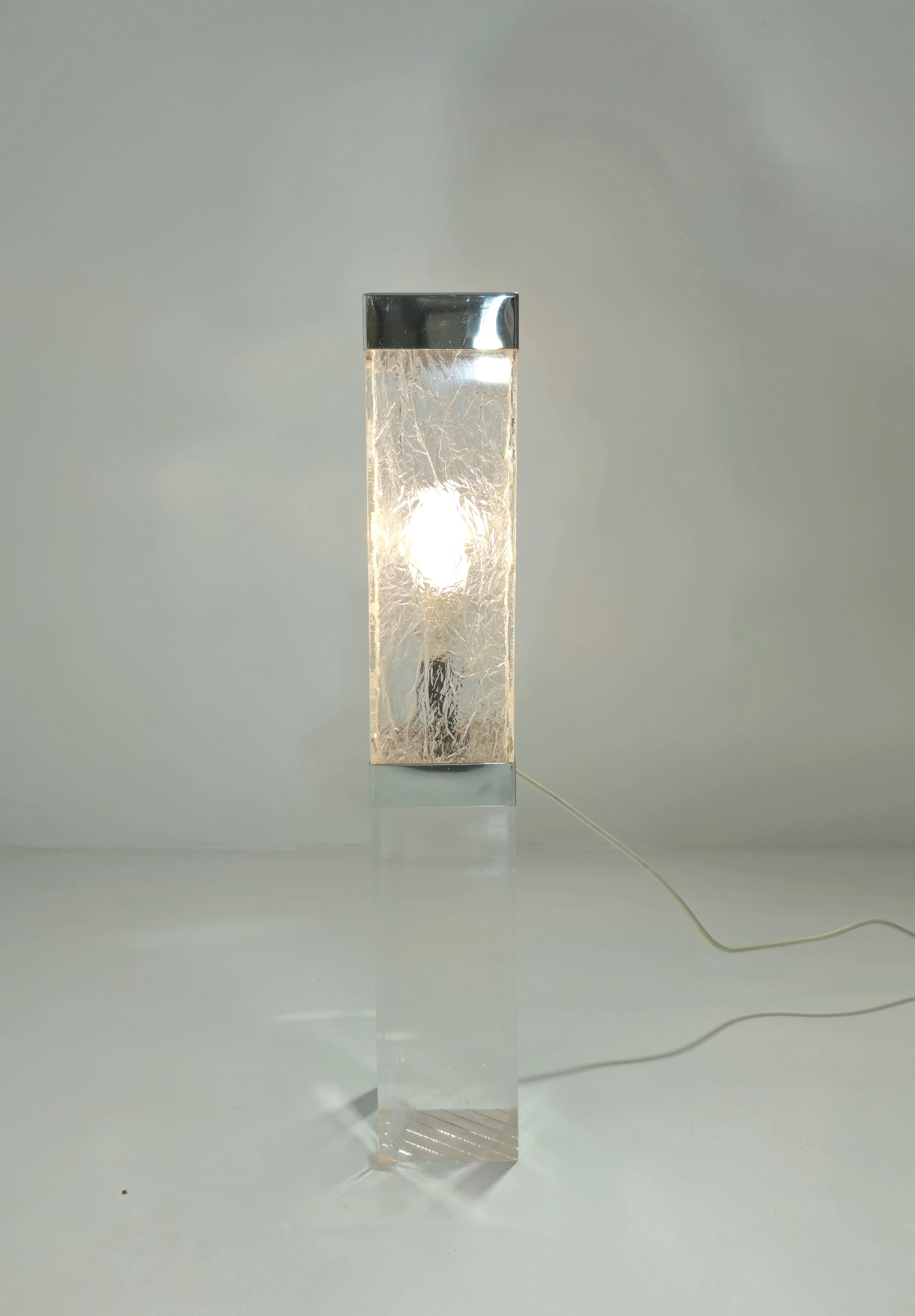 Mid-Century Modern Lucite Italian Table Lamp Design 1970s For Sale 11