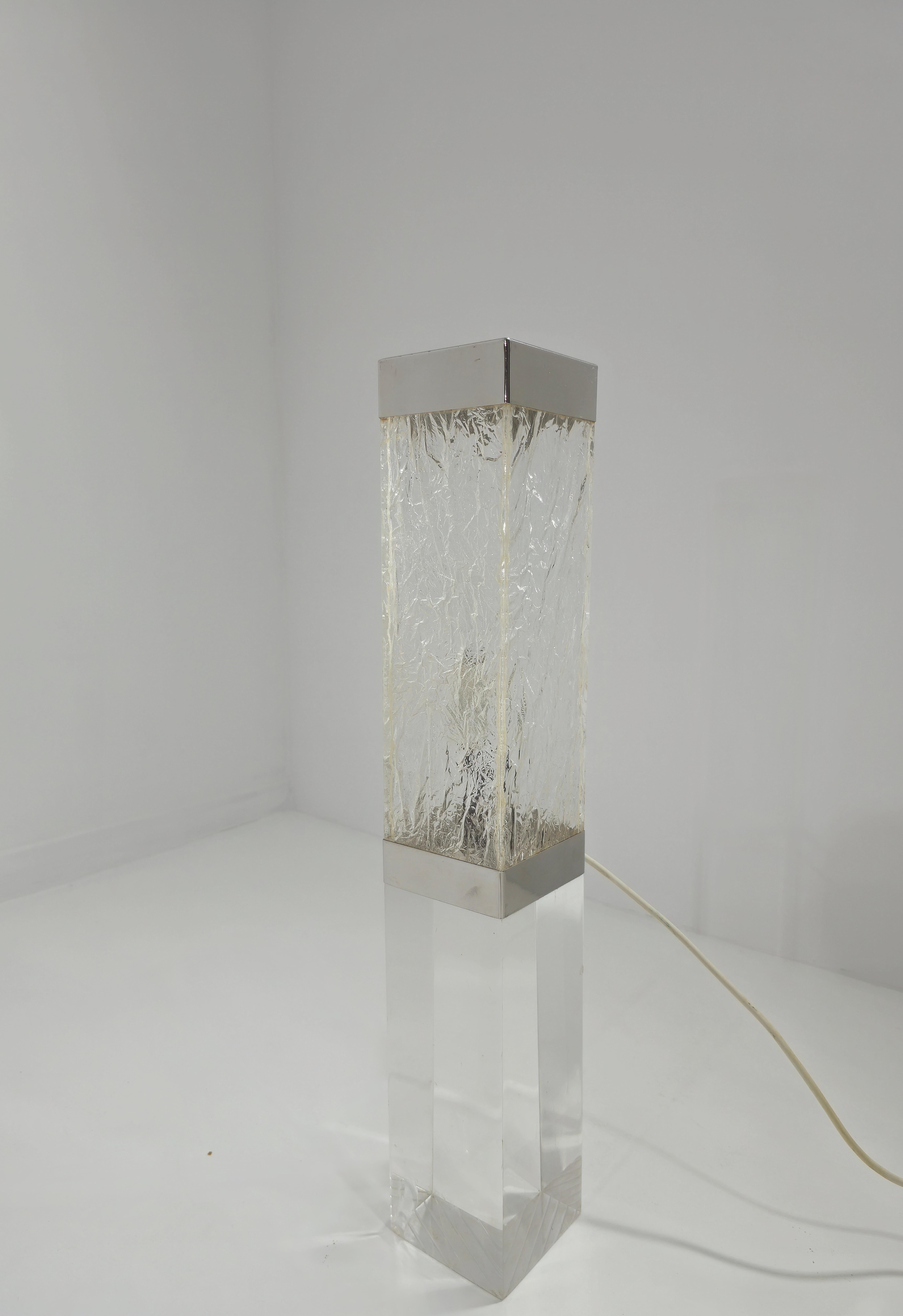 20th Century Mid-Century Modern Lucite Italian Table Lamp Design 1970s For Sale