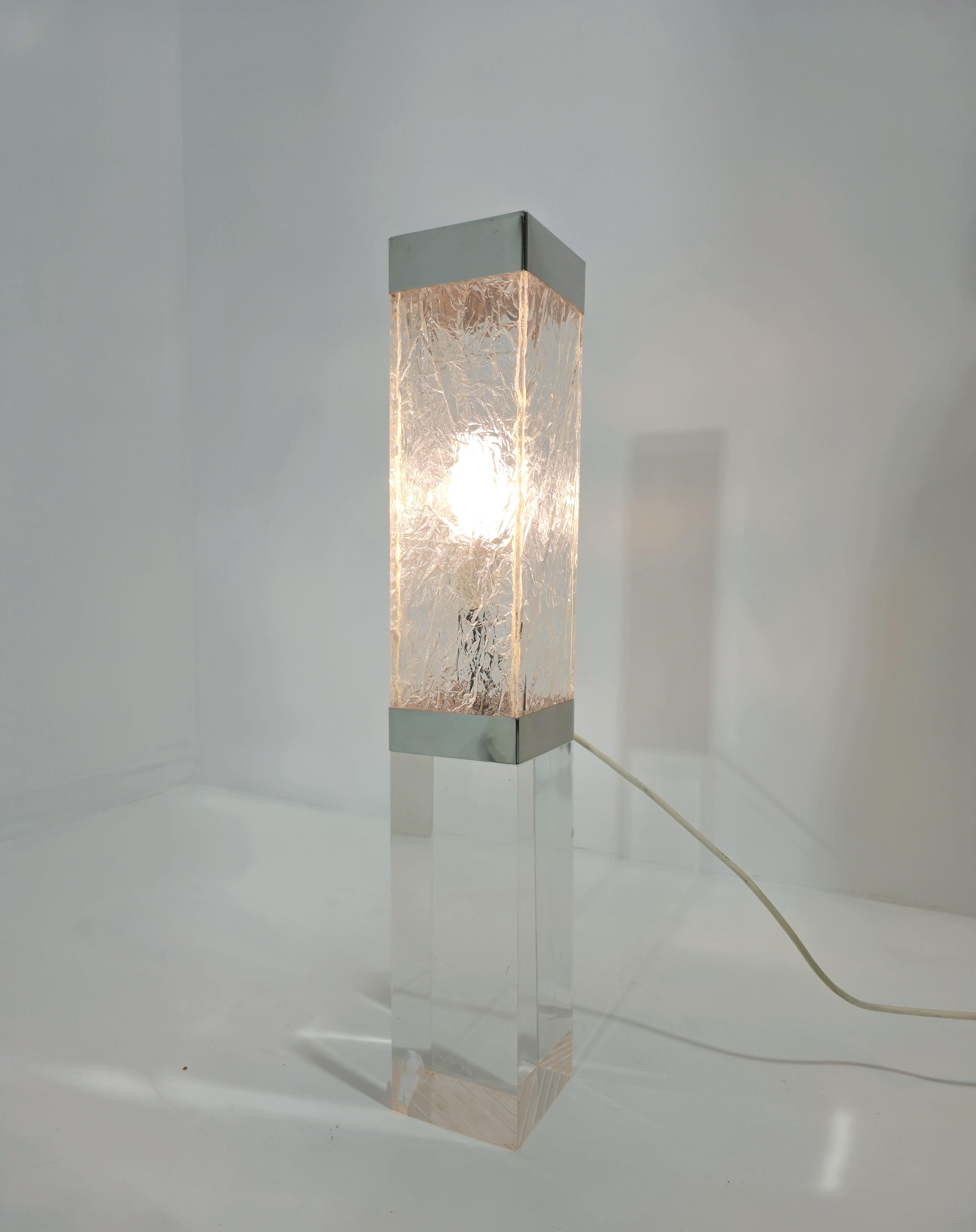 Chrome Mid-Century Modern Lucite Italian Table Lamp Design 1970s For Sale