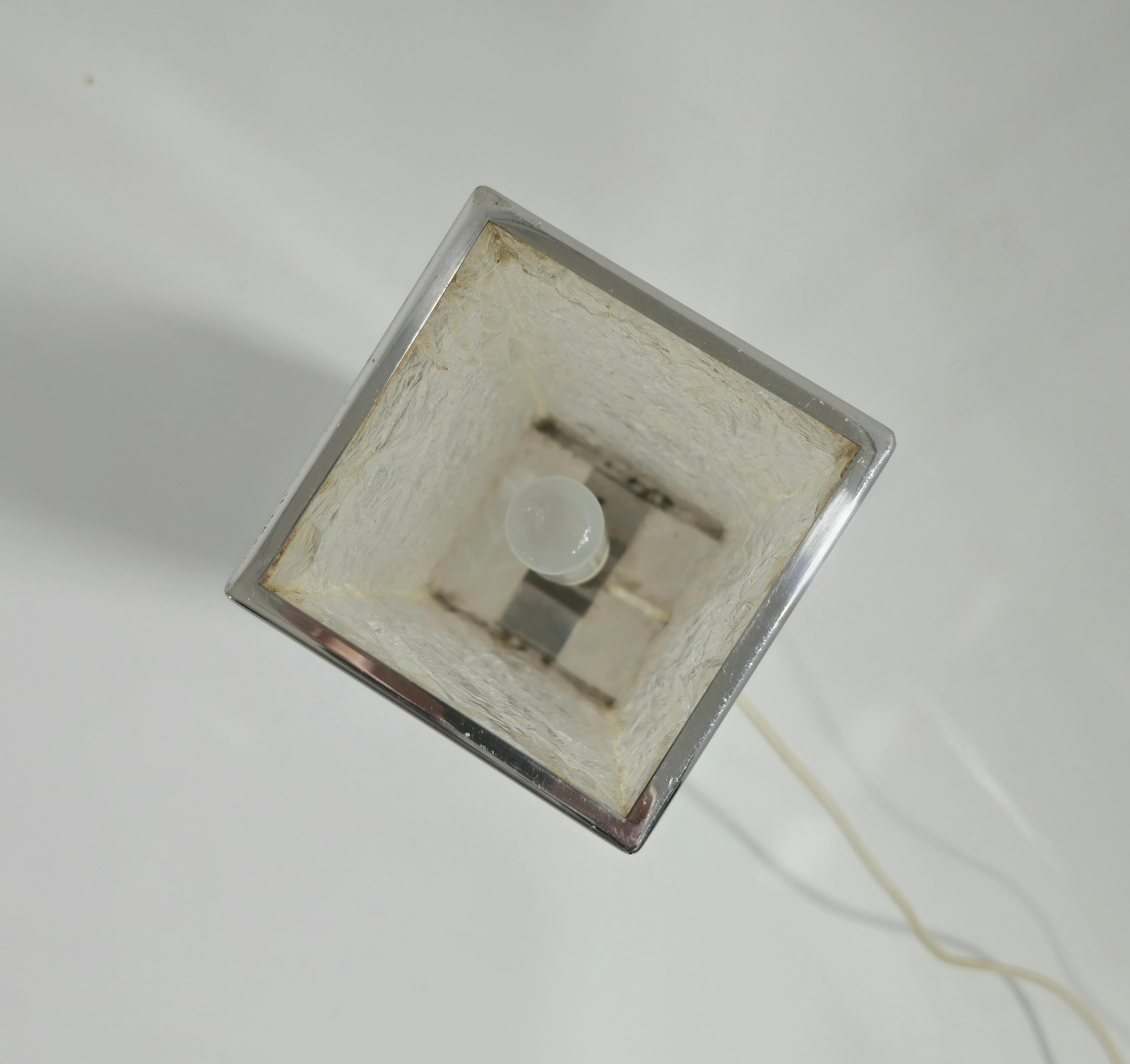 Mid-Century Modern Lucite Italian Table Lamp Design 1970s For Sale 4