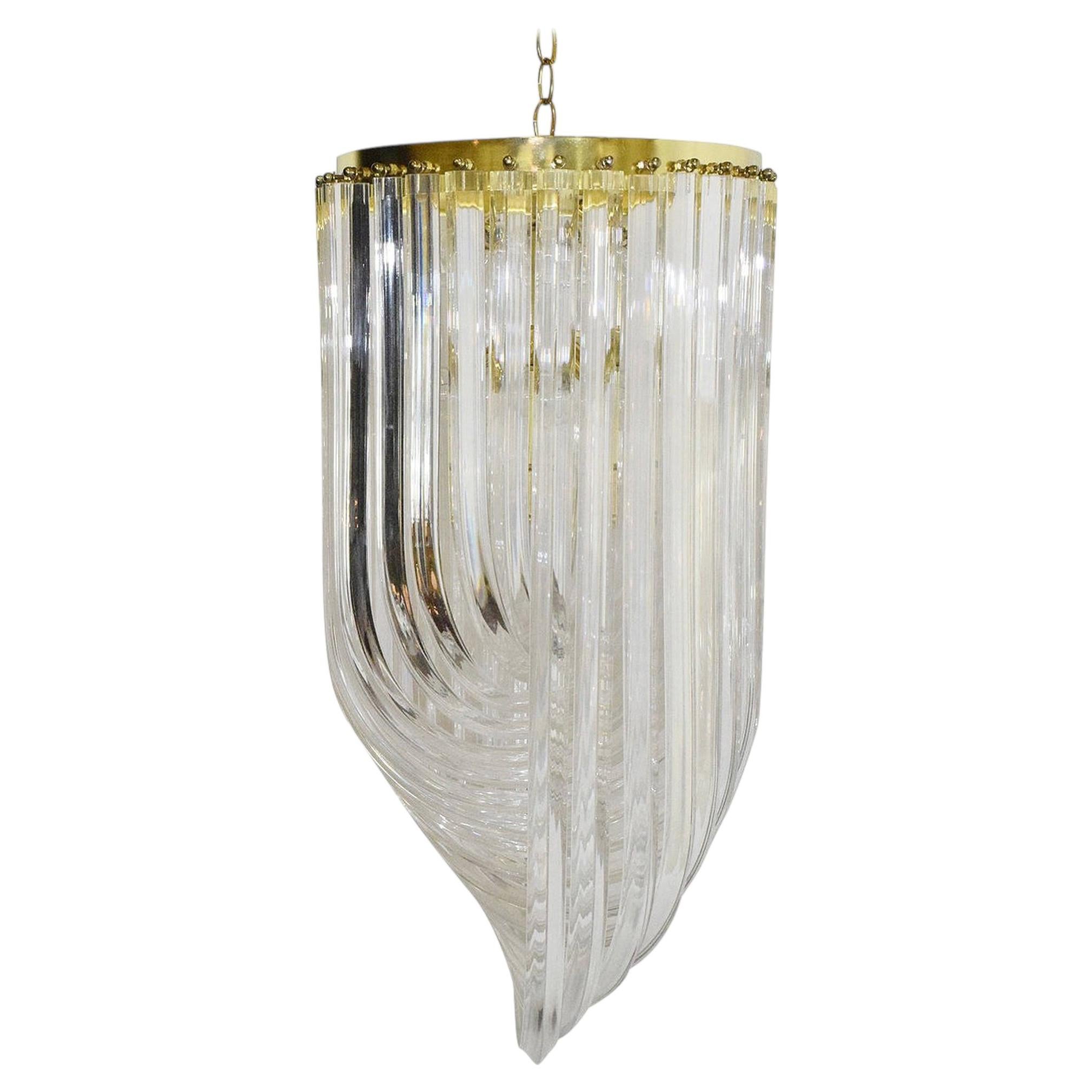 Mid-Century Modern Lucite Loop Chandelier with Brass Stem, 12 Bulbs For Sale