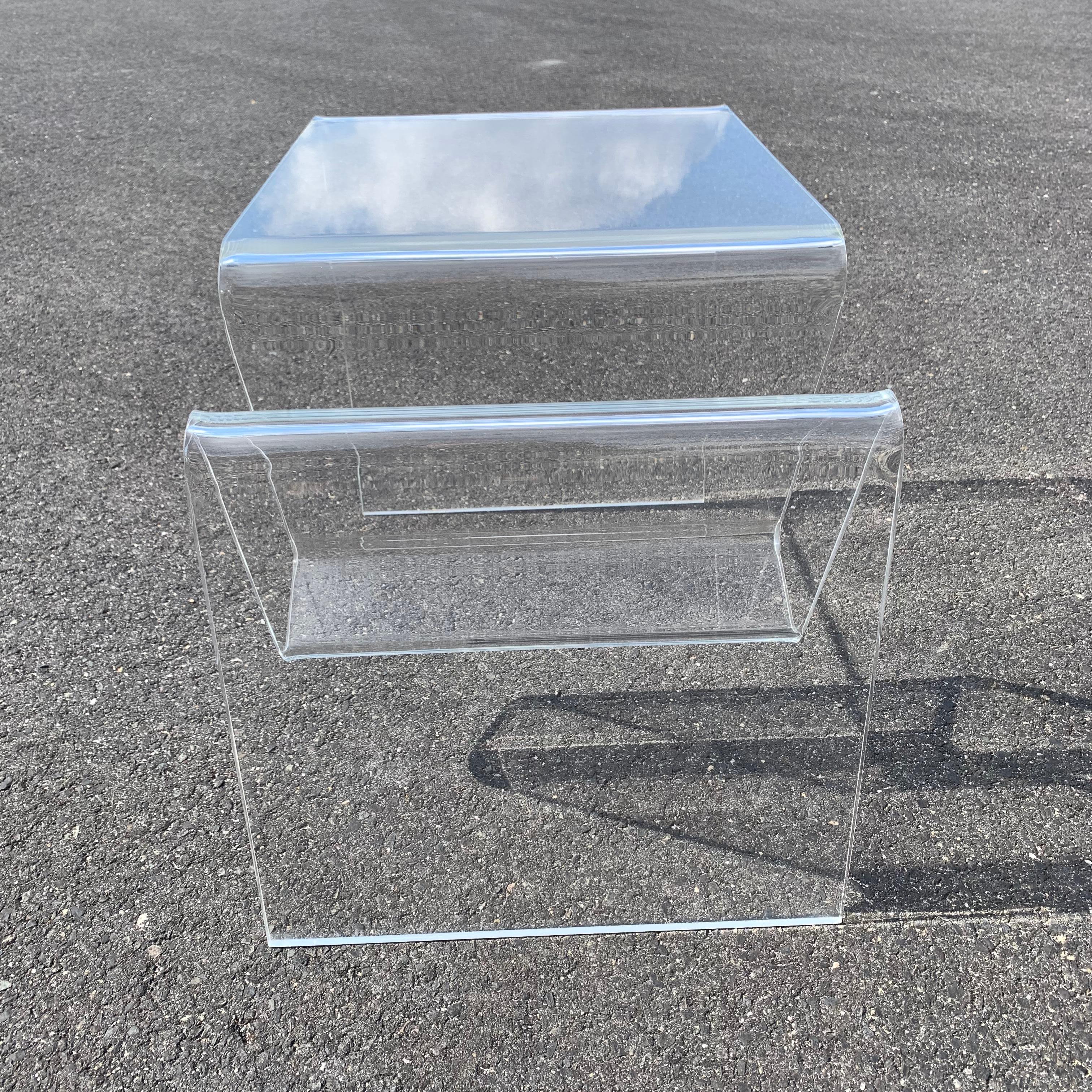 Mid-Century Modern Lucite Magazine Rack Table In Good Condition In Haddonfield, NJ
