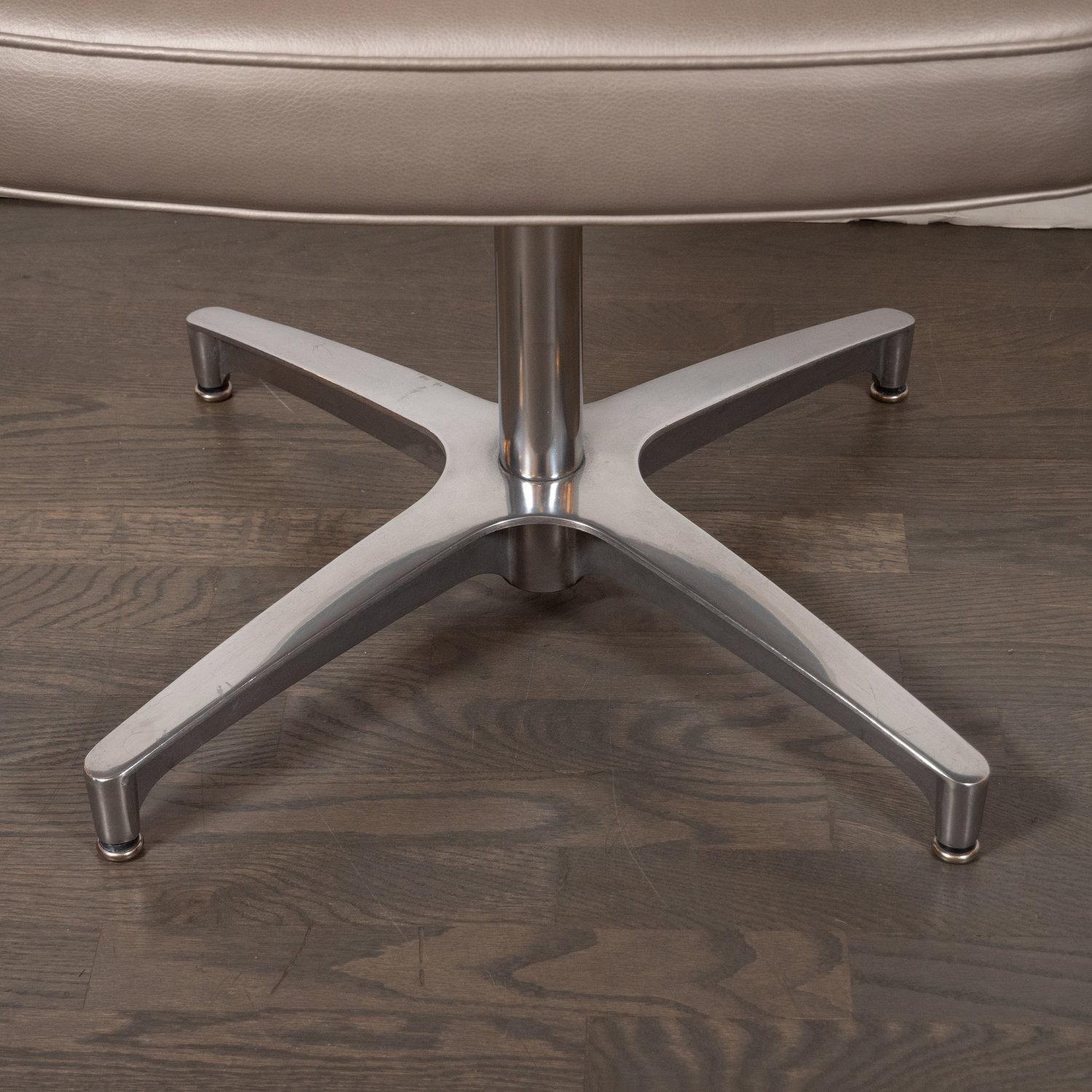 Silla Auxiliar de Lucite, Cuero Metálico y Cromo con Forma de X, Moderna de Mediados de Siglo Moderno de mediados de siglo en venta