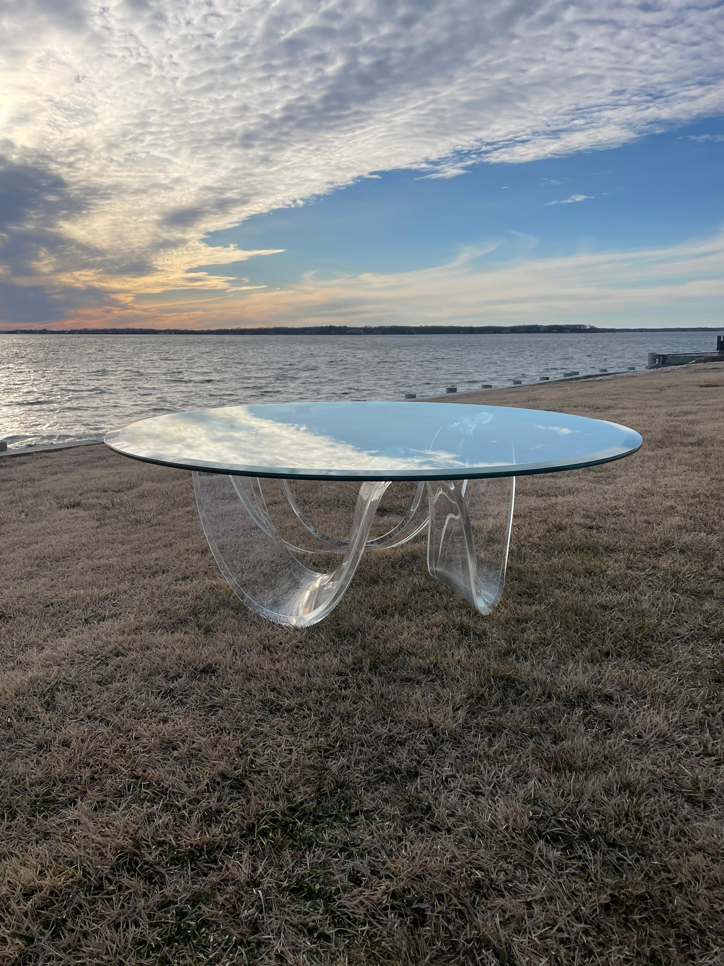 Mid Century Modern Lucite Ribbon Coffee Table  For Sale 3