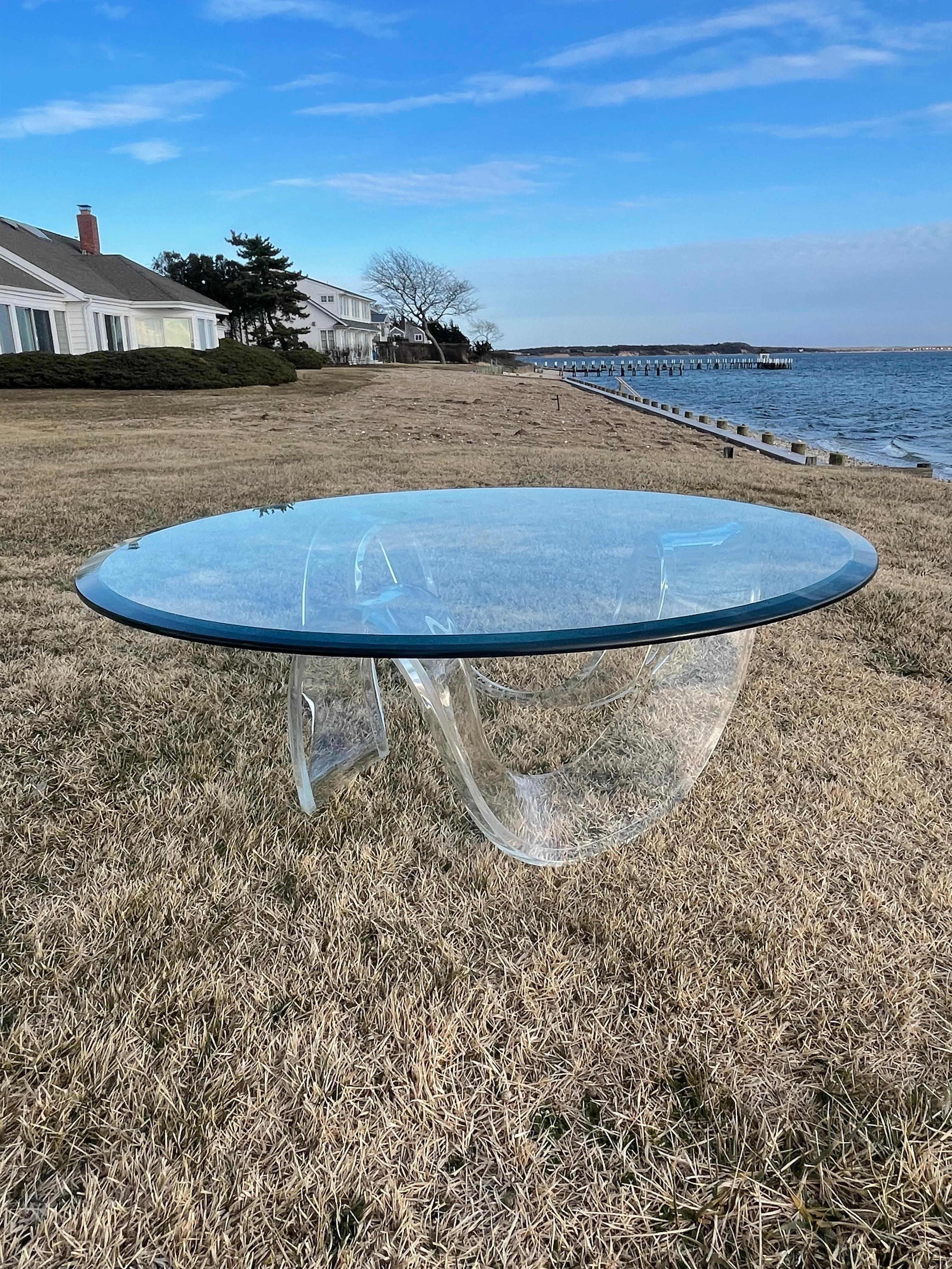 Unknown Mid Century Modern Lucite Ribbon Coffee Table  For Sale