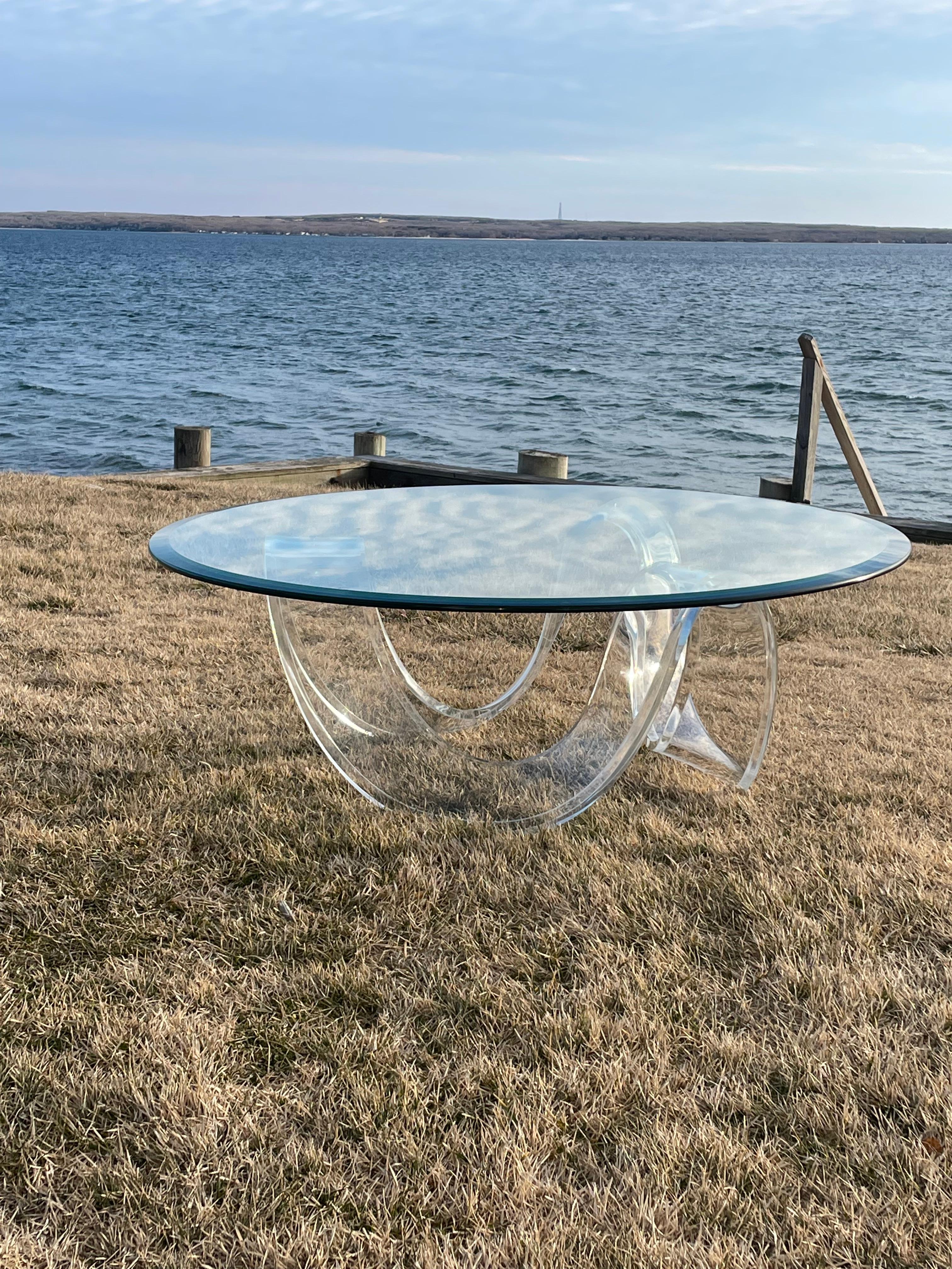 Mid Century Modern Lucite Ribbon Coffee Table  For Sale 1