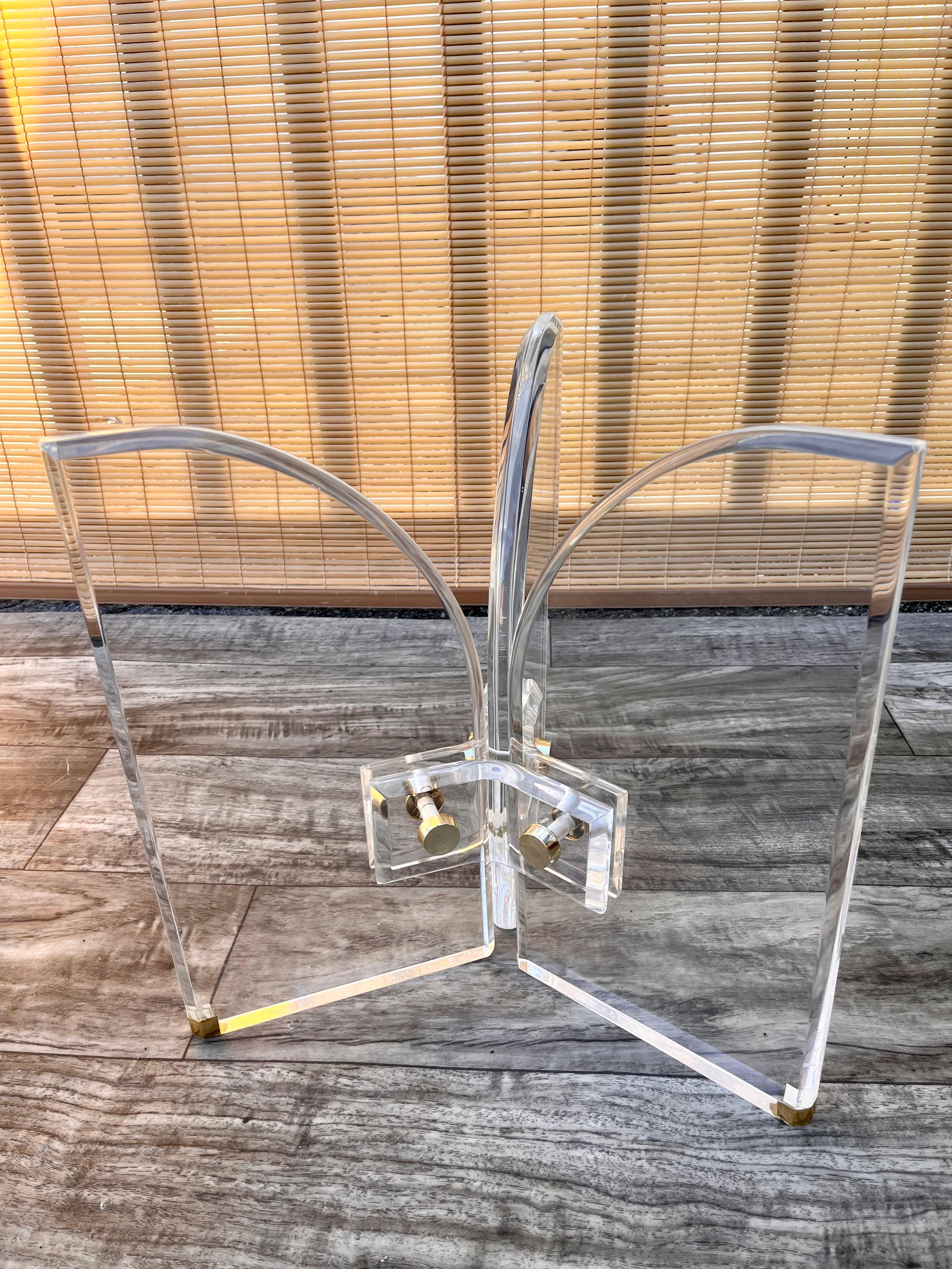 Mid-Century Modern Lucite Side Table in the Manner of Charles Hollis Jones For Sale 7