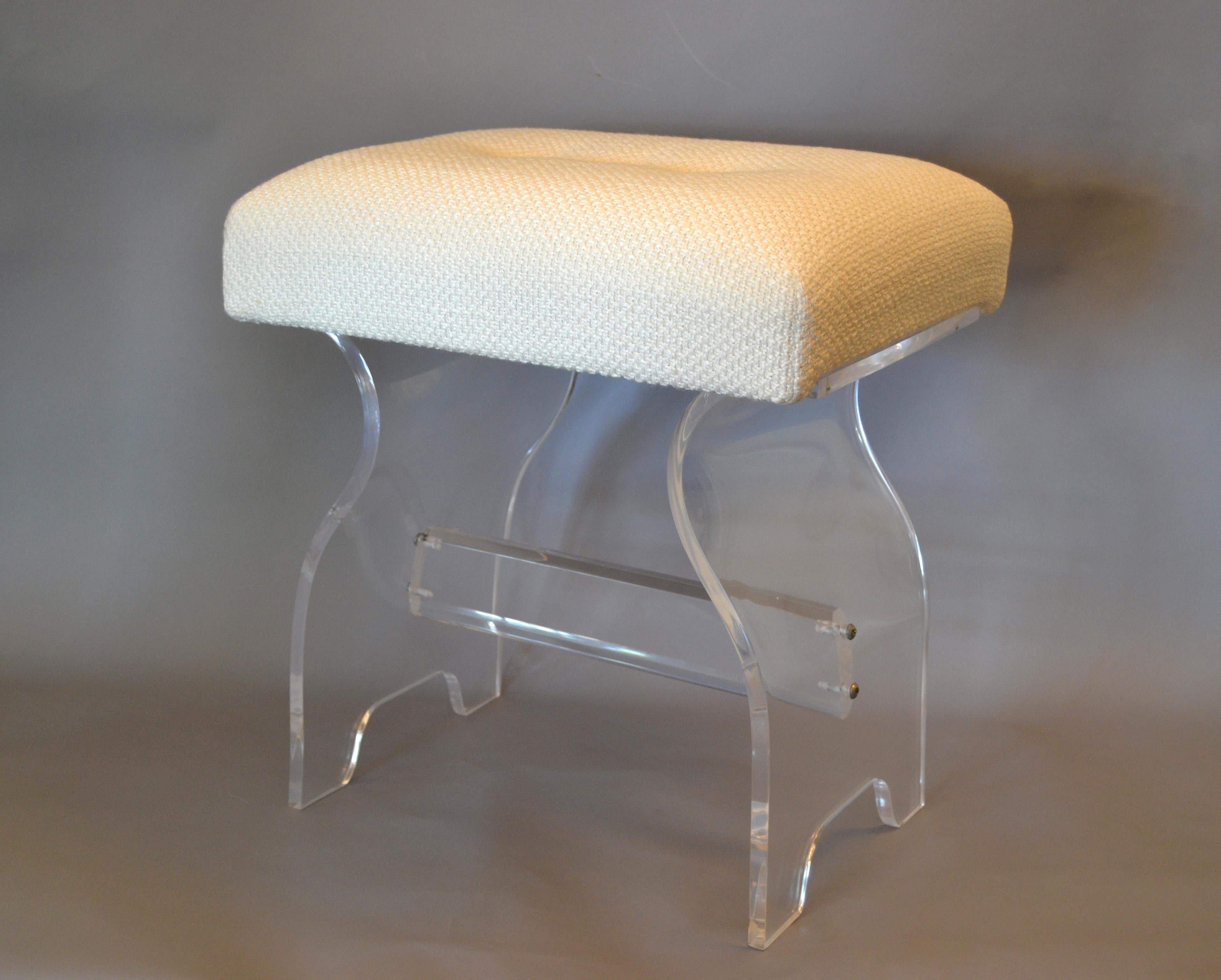 Mid-Century Modern Lucite stool with newly upholstered boucle fabric seat.
This stool can be used as a footstool, vanity stool or a place to put your magazine.
Note the interesting base.
This piece is ready to enjoy.
