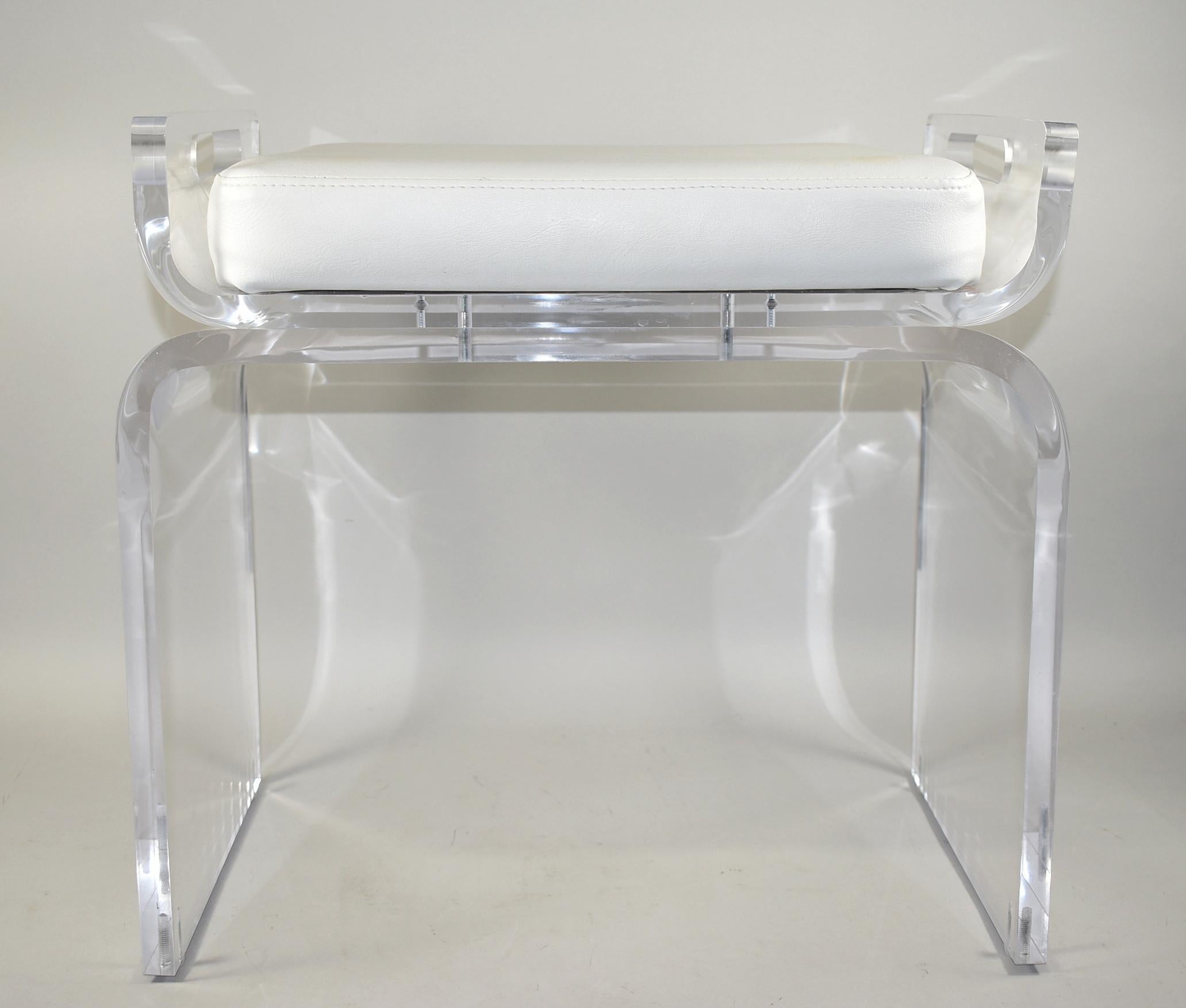 Mid-Century Modern Lucite Stool Seat In Good Condition In Toledo, OH