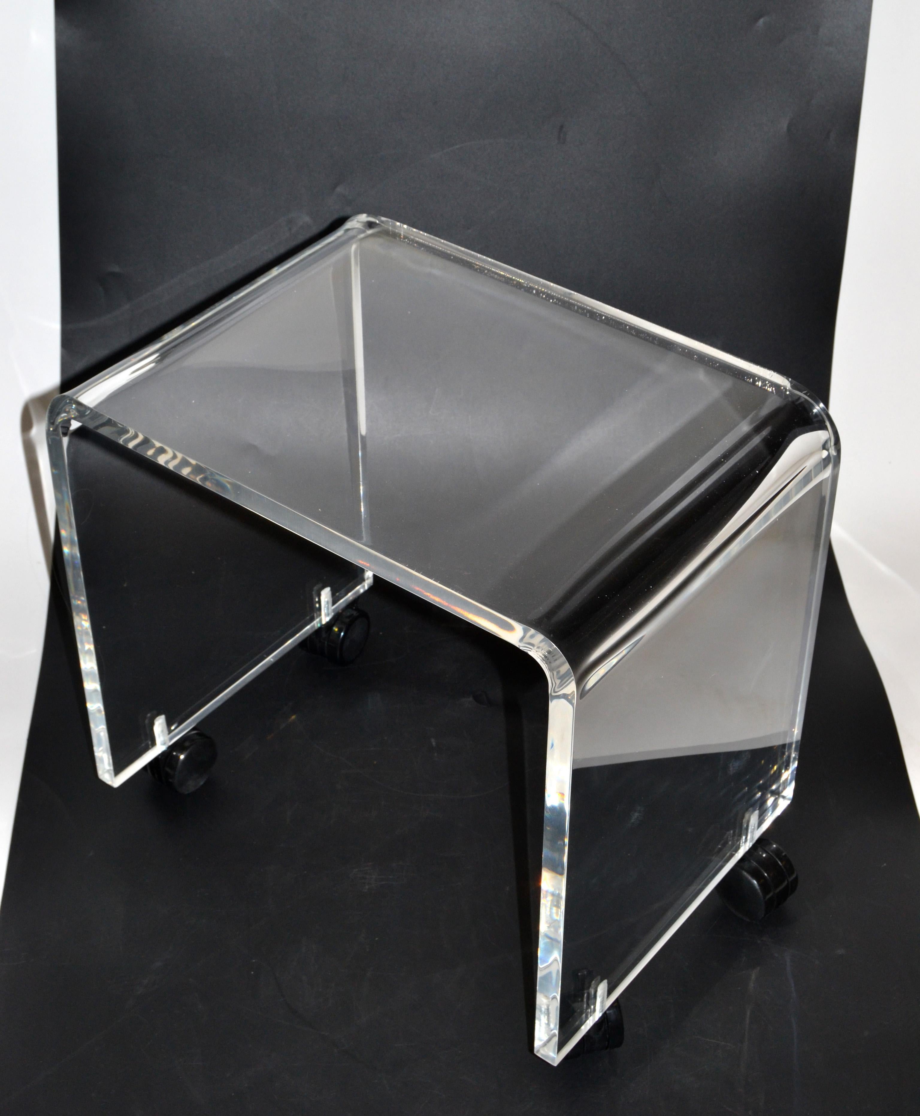 Américain Tabouret en Lucite de Style Moderne Milieu du Siècle, Tabouret de Coiffeuse, Banc sur Moulage en vente