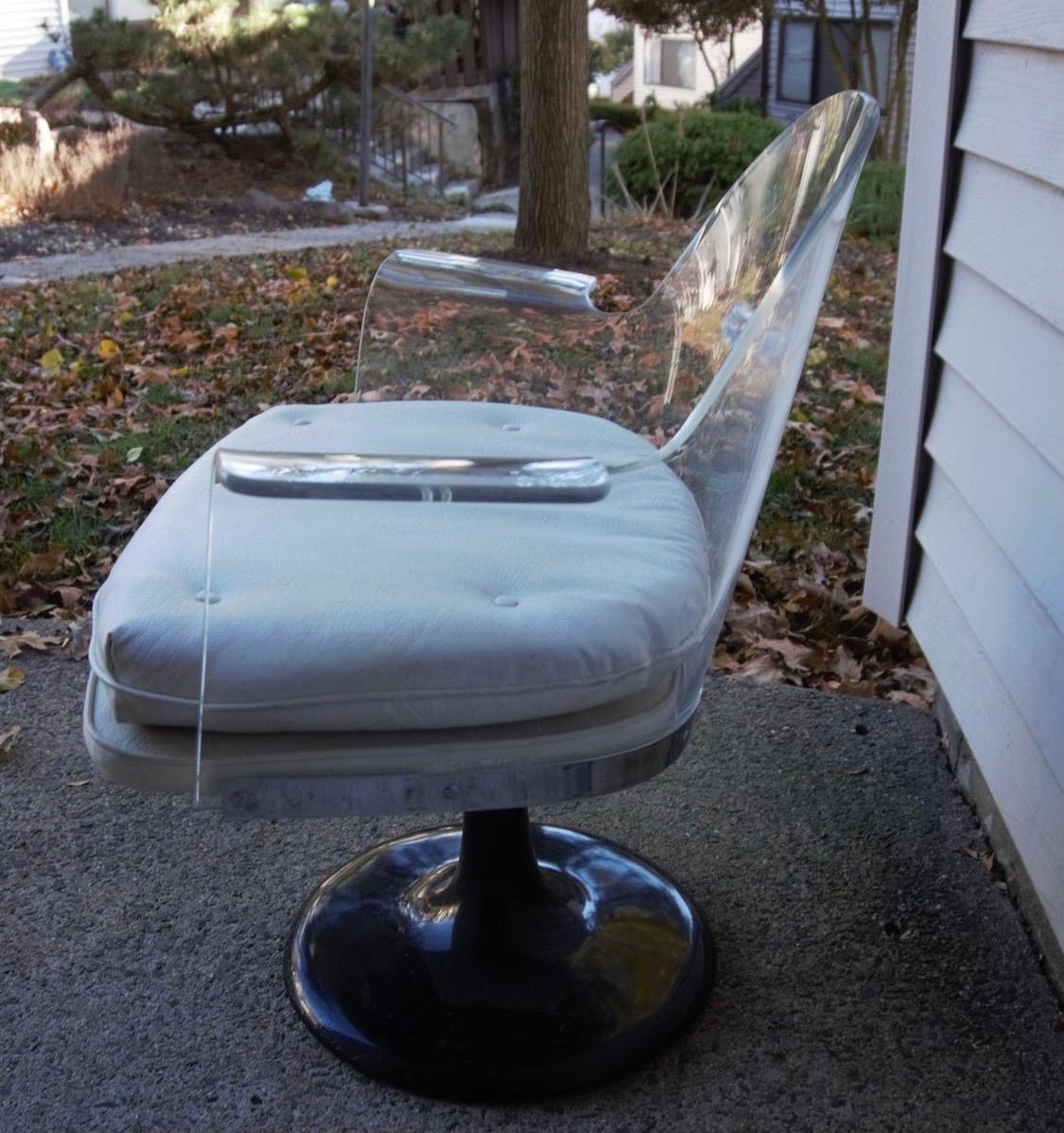 Mid-Century Modern Lucite Swivel Chair 5