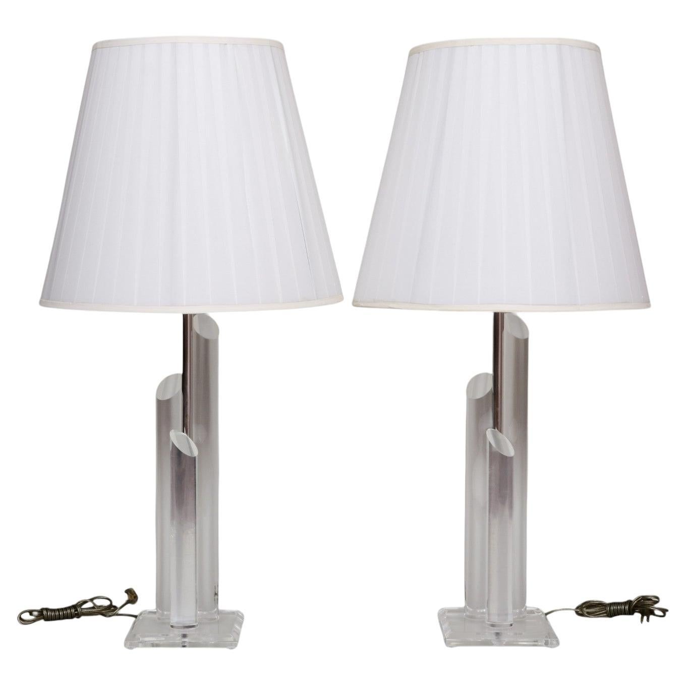 Lampade da tavolo in lucite della metà del secolo scorso, una coppia in vendita