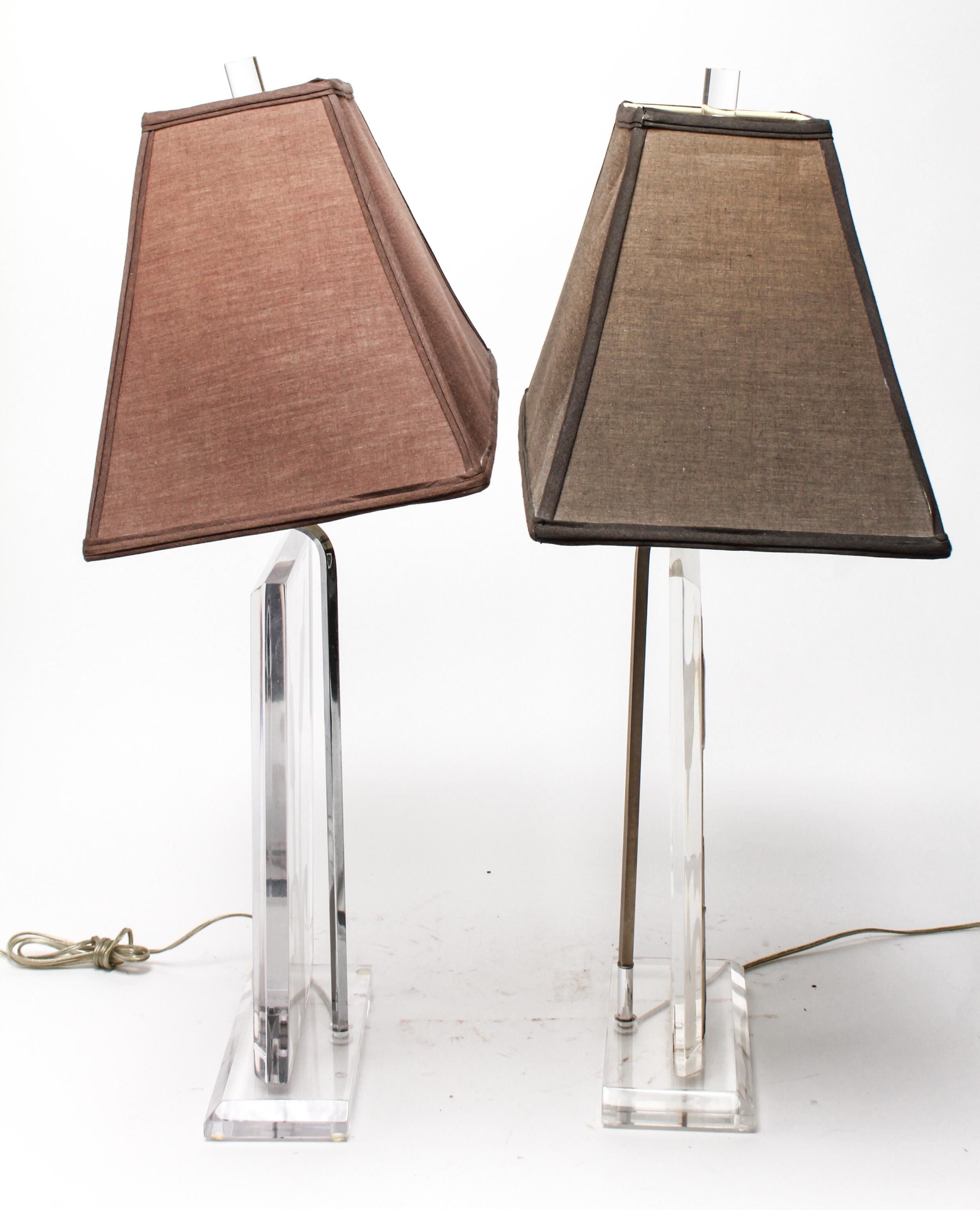 Mid-Century Modern Lucite Table Lamps with Applied Cattails In Good Condition In New York, NY