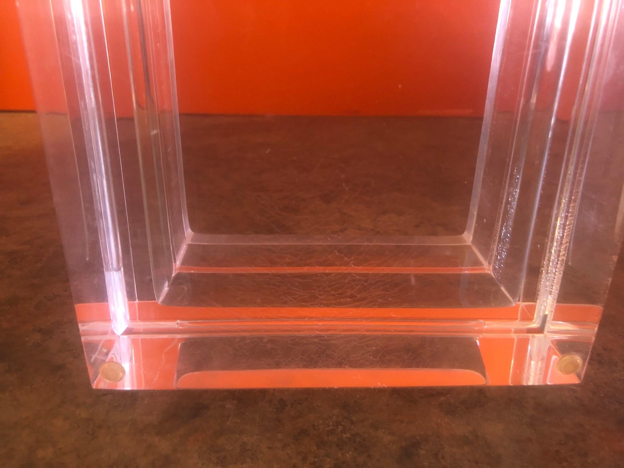 Scatola per fazzoletti in lucite moderna di metà secolo nello stile di Charles Hollis Jones in vendita 1