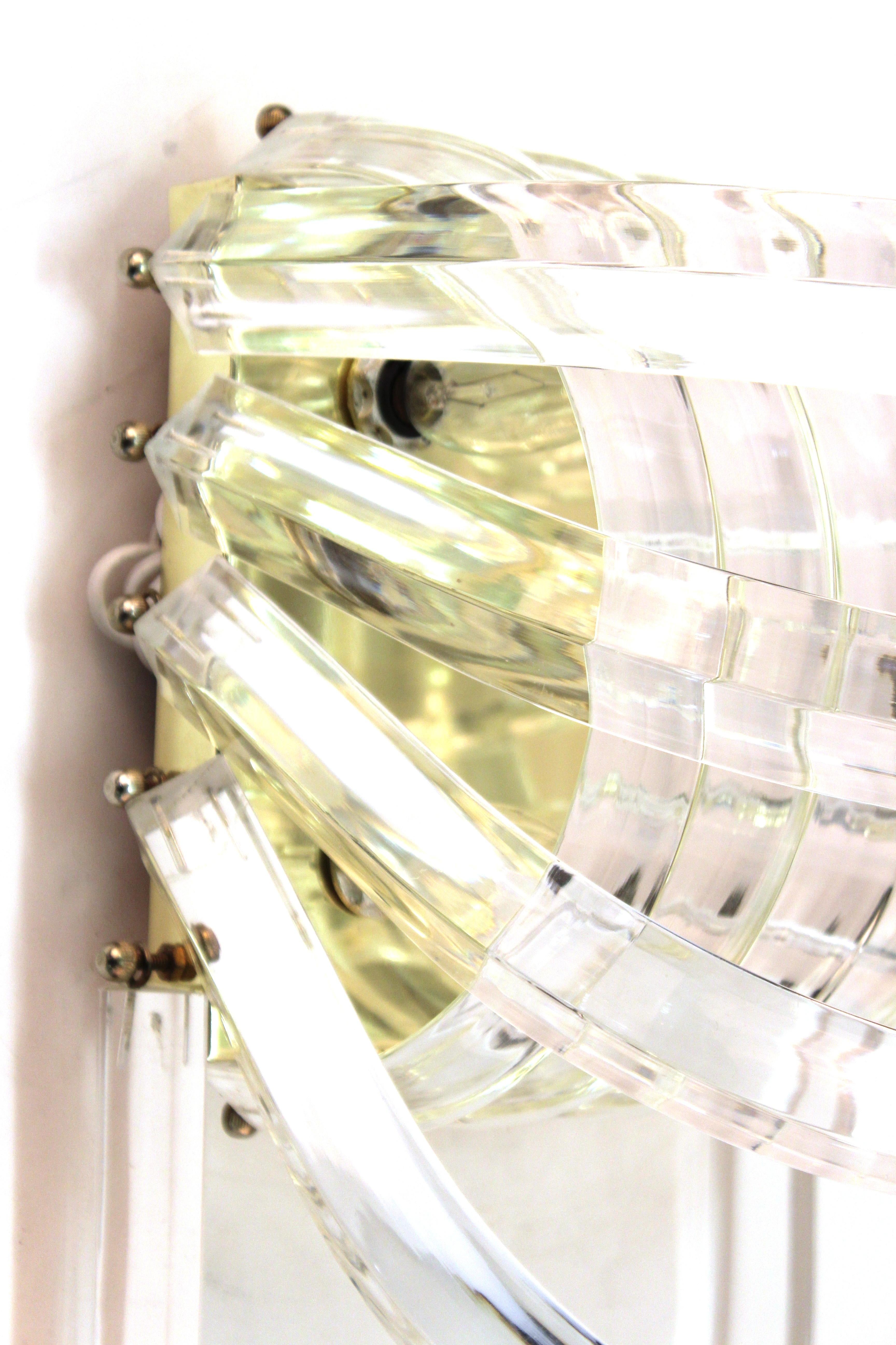 Mid-Century Modern Lucite Wall Sconce In Good Condition In New York, NY