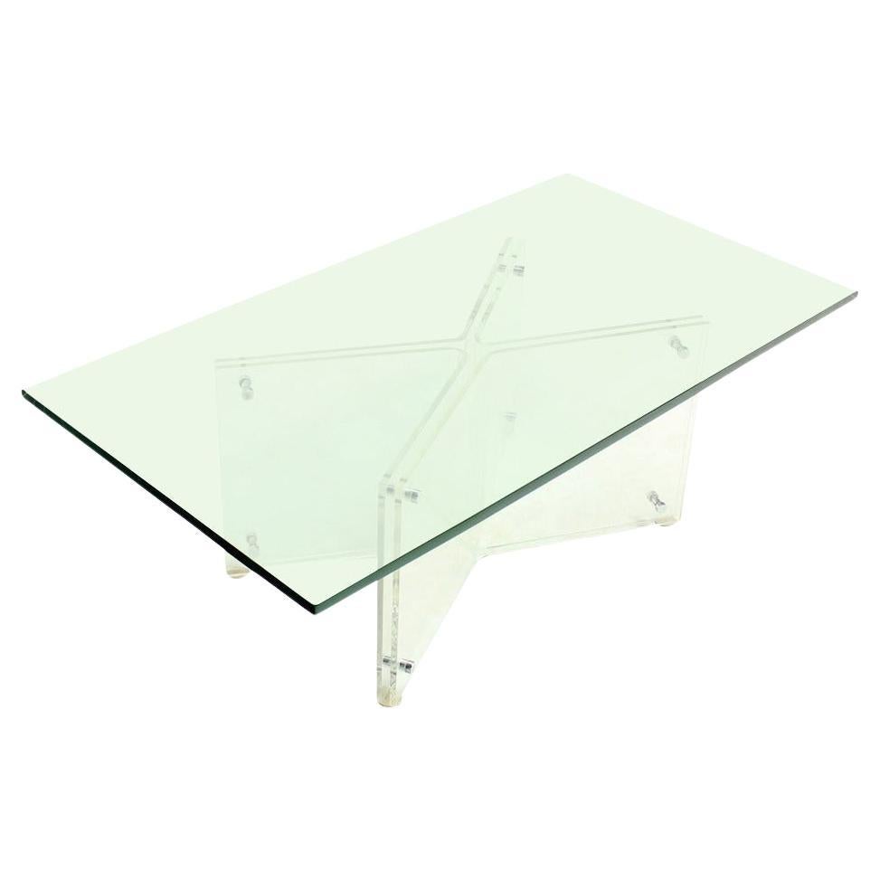 Table basse rectangulaire en Lucite à base en X et plateau en verre 