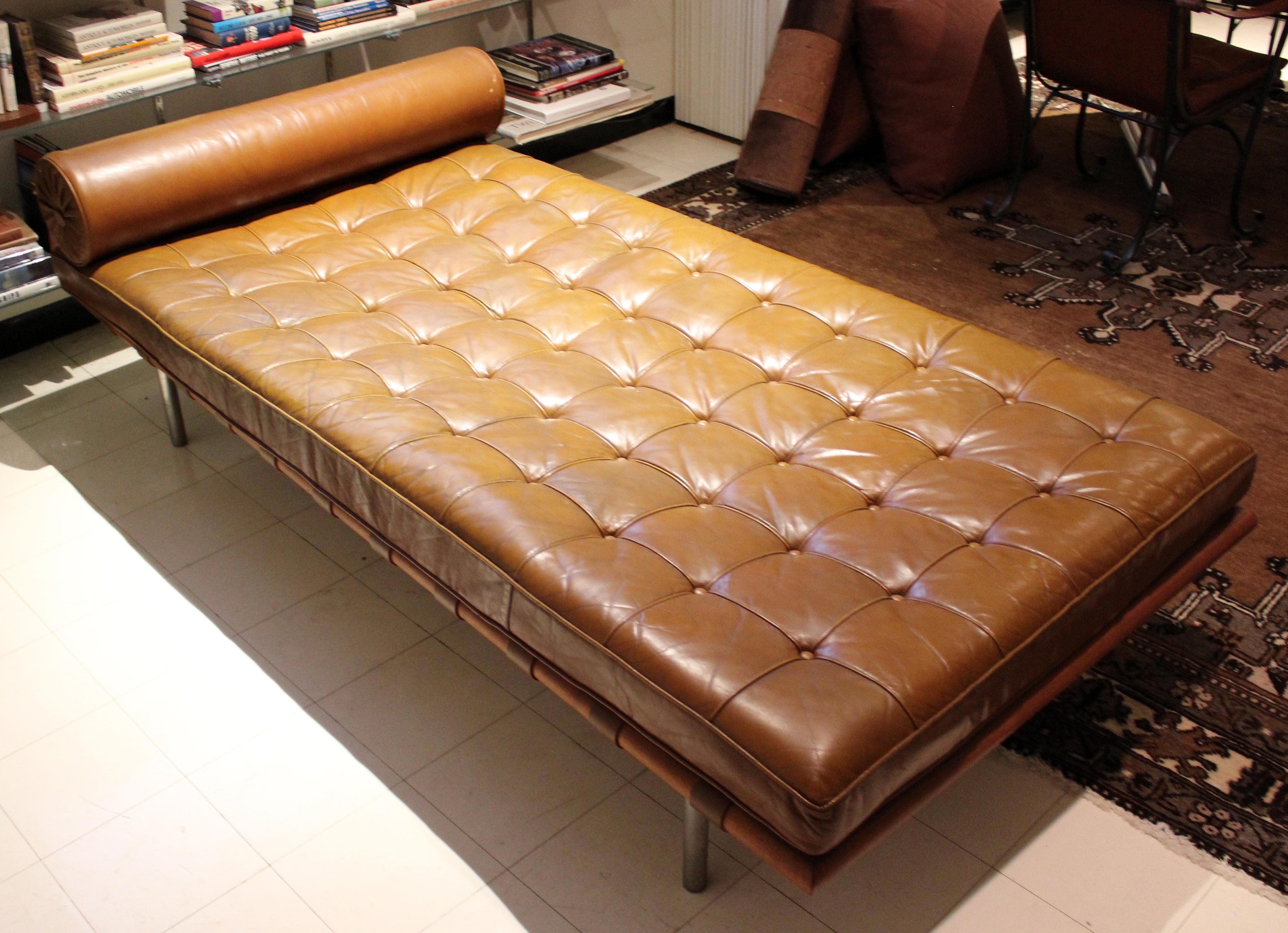For your consideration is an amazing vintage original day bed or chaise, with an olive/brown leather upholstery, by Mies van der Rohe, circa the 1960s. In excellent vintage condition. The dimensions are 78