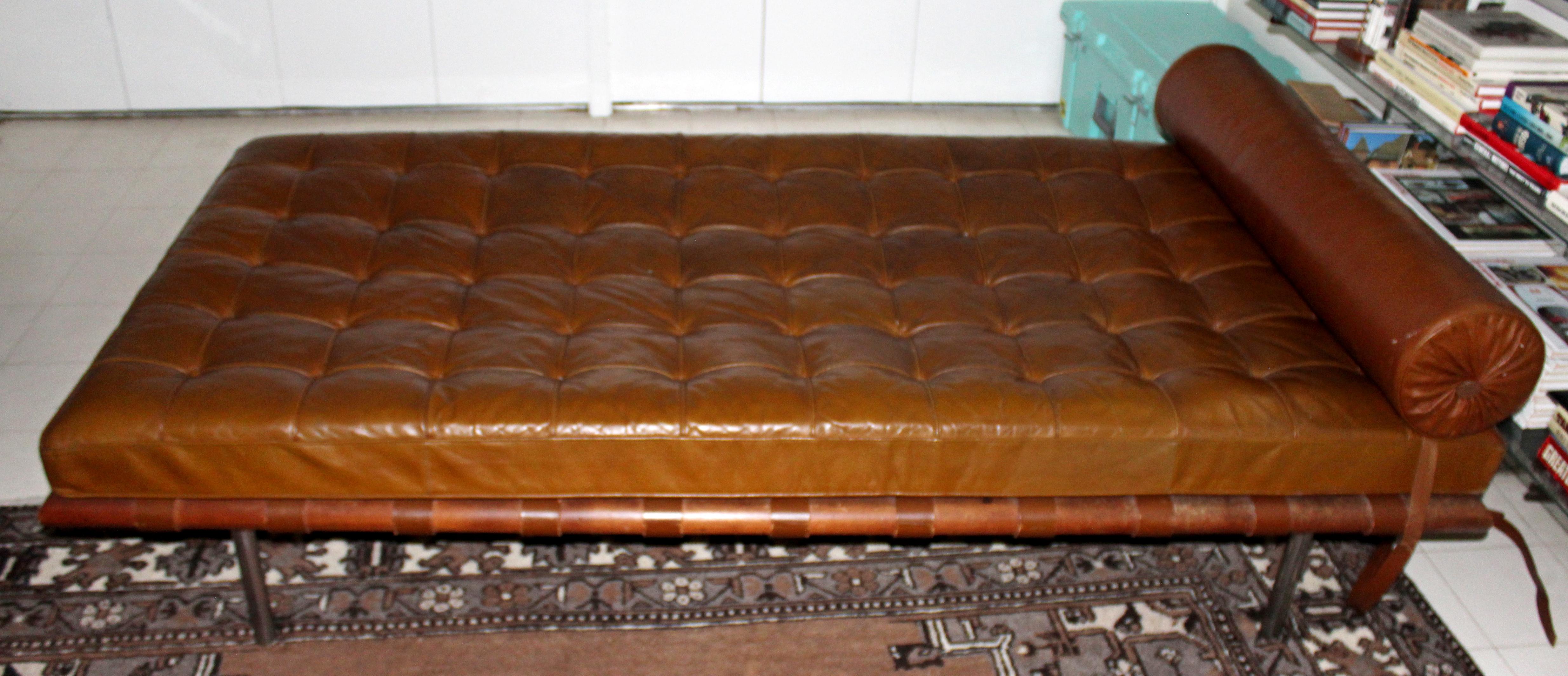 Mid-Century Modern Ludwig Mies van der Rohe Brown Barcelona Daybed Chaise 1960s In Good Condition In Keego Harbor, MI