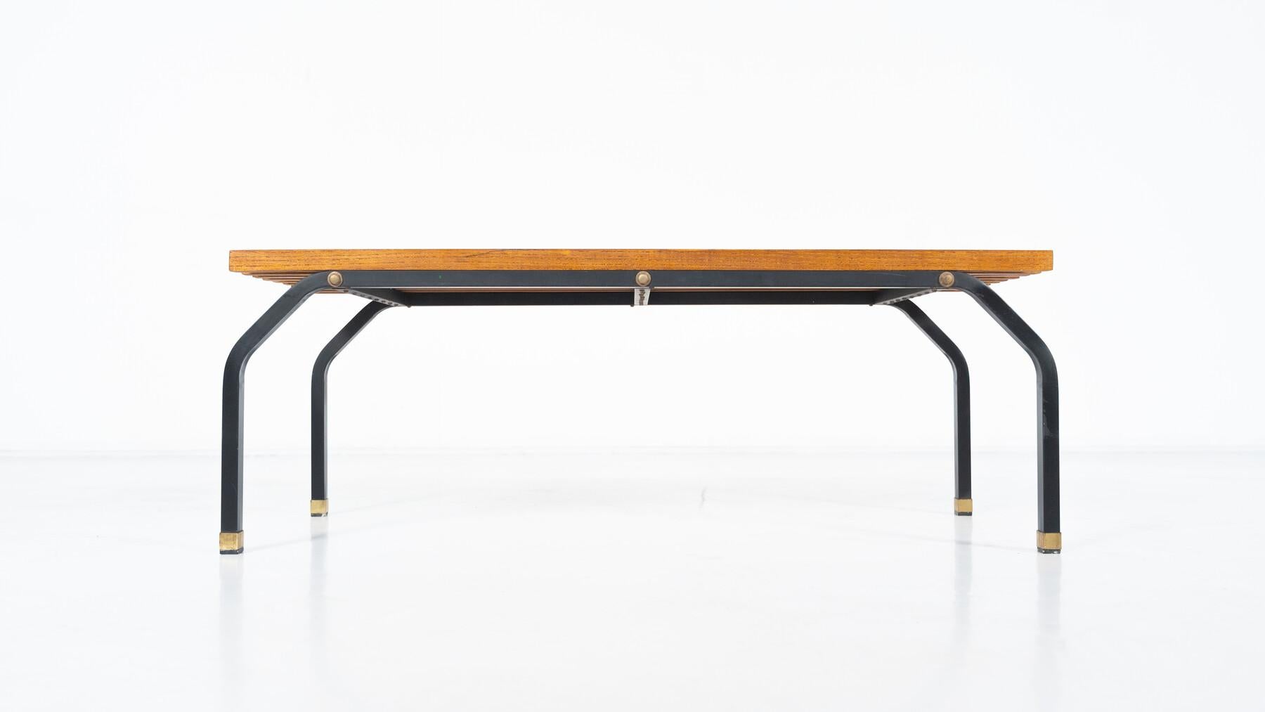 Métal Banc à bagages The Modernity, Italie, années 1960 en vente