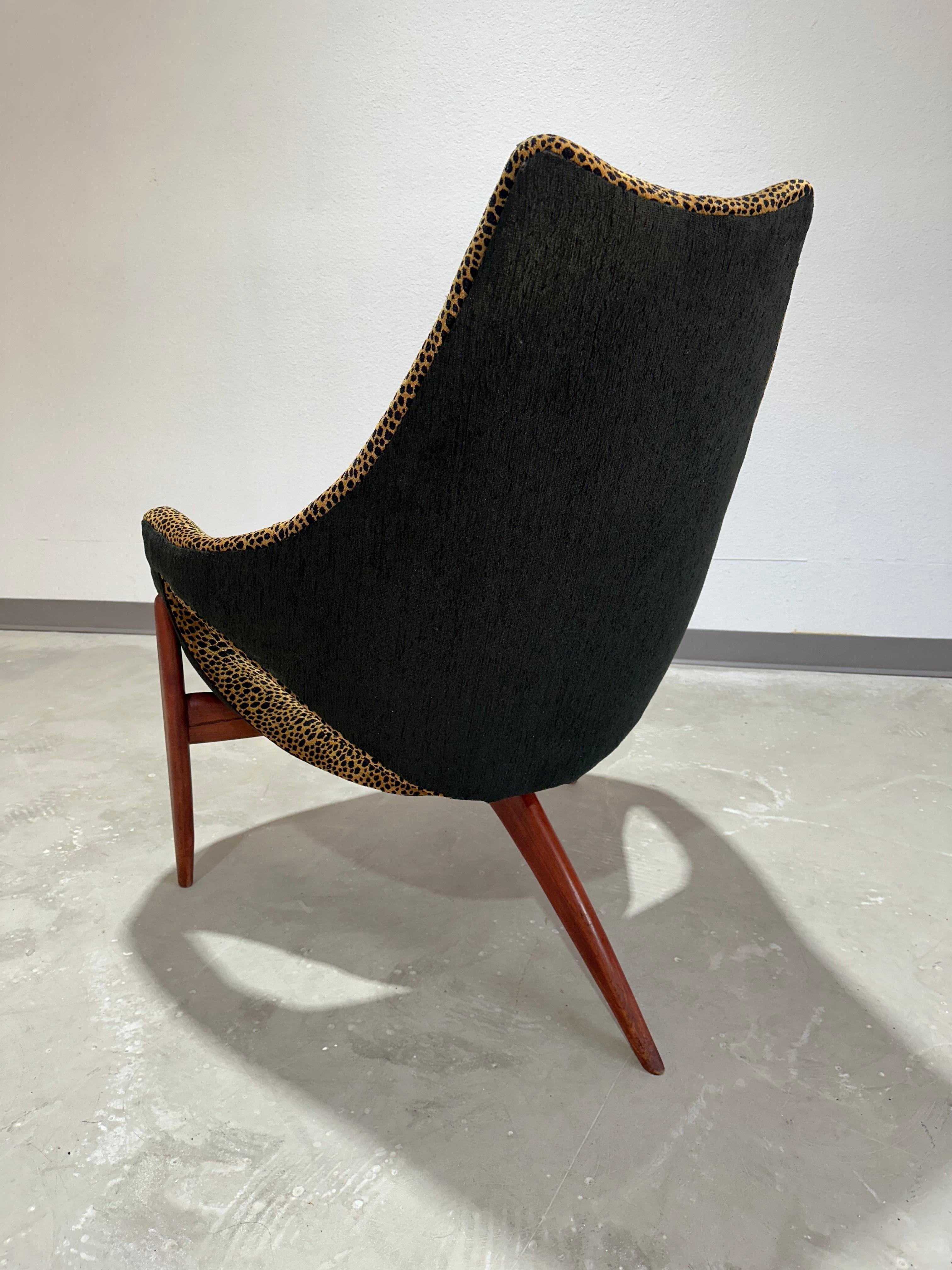 Mid Century Modern Luigi Tiengo for Cimon Canada Tri Leg Lounge Chair In Good Condition In Lutz, FL