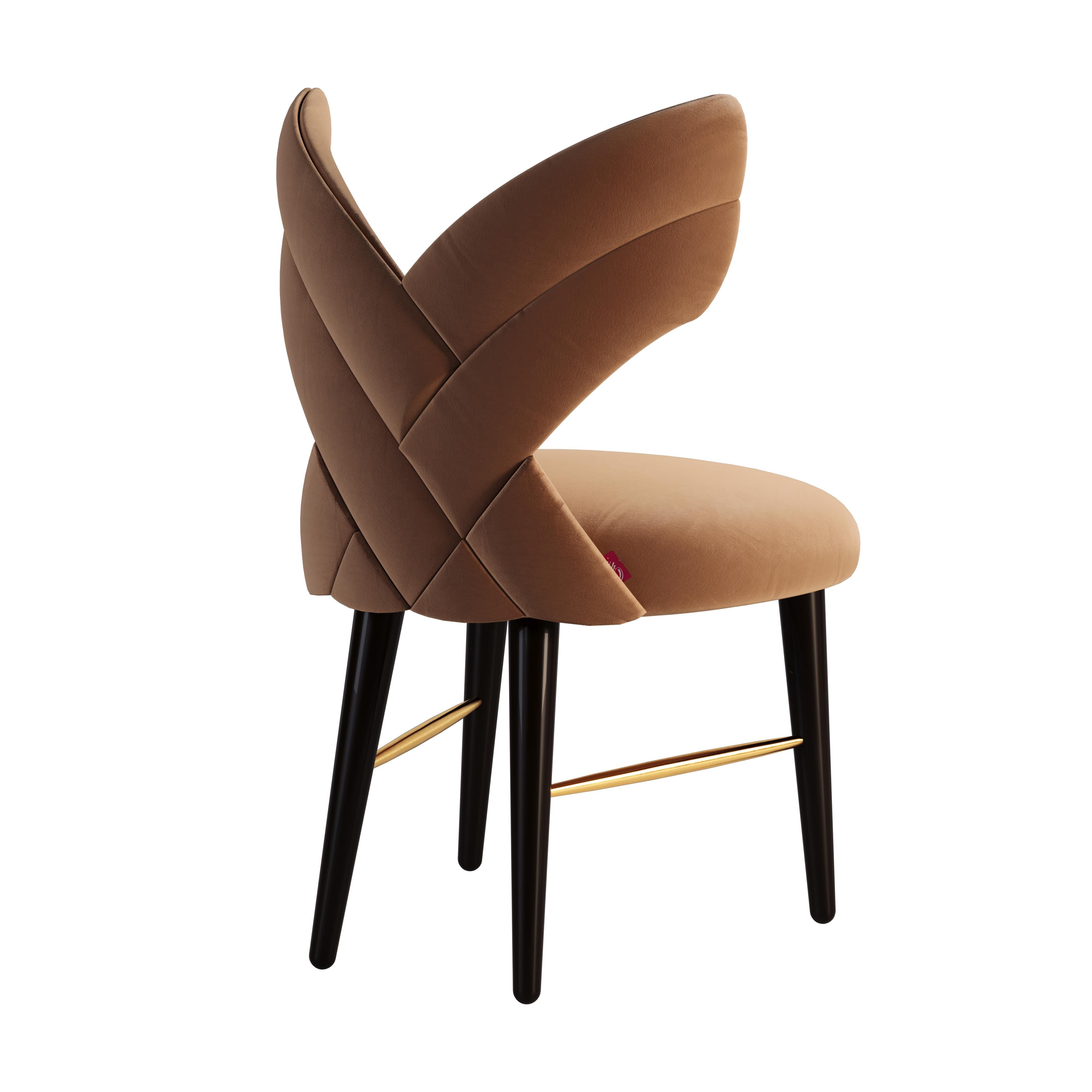 Ottiu conceived a charming and elegant piece inspired by the feminine seductiveness: the Luna Contemporary Dining Chair. To give it a special touch, a wing-shaped backrest was added, providing a unique style with extreme comfort. Its cotton velvet