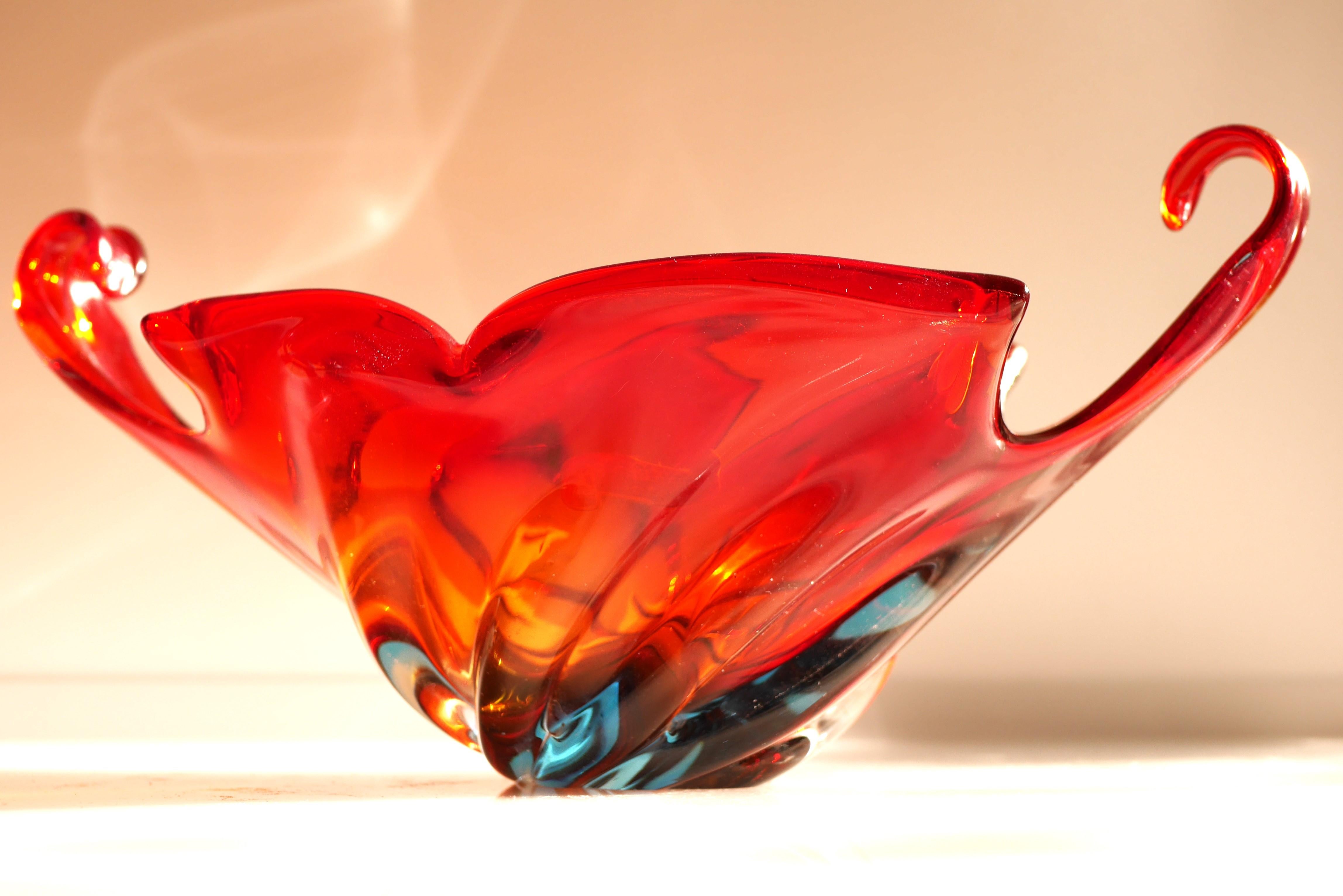 Midcentury modern Murano glass bowl. For Sale at 1stDibs